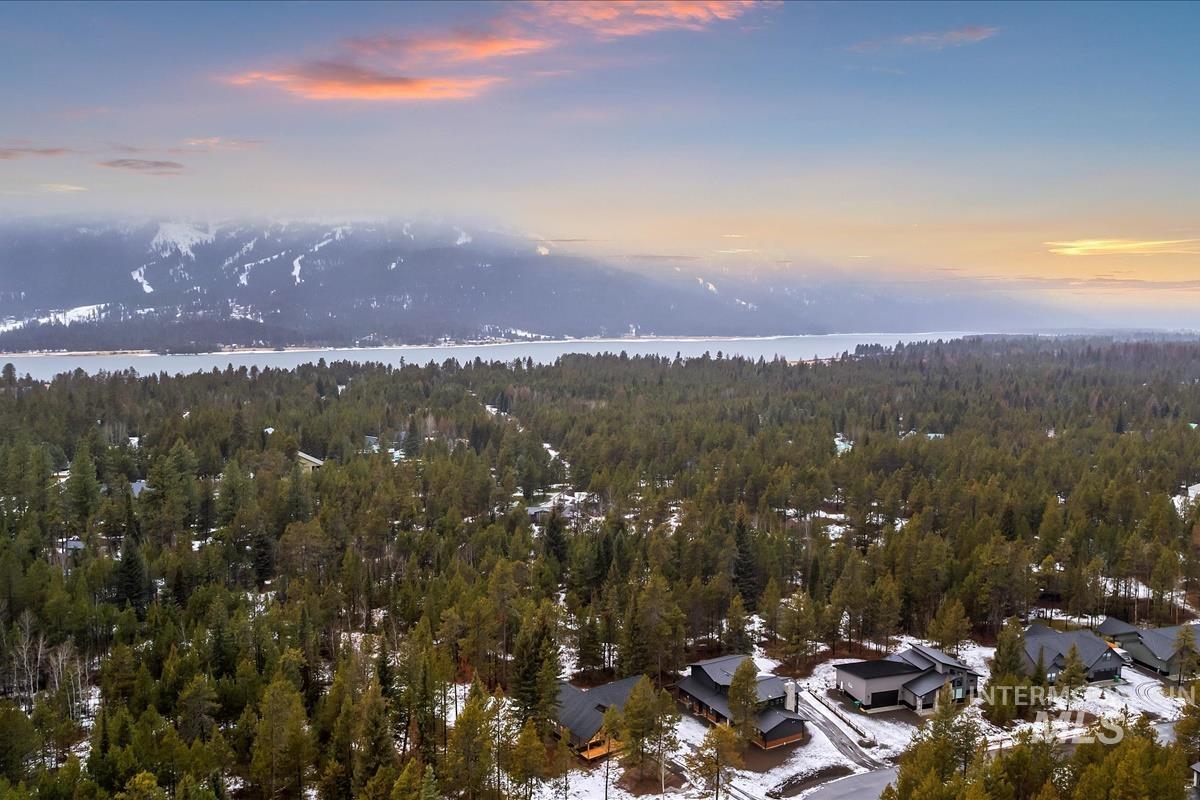 136 Jacks Loop, Donnelly, Idaho 83615, 2 Bedrooms, 2.5 Bathrooms, Residential For Sale, Price $799,900, 98969516