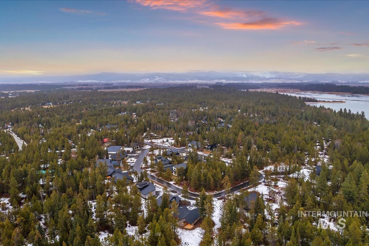 136 Jacks Loop, Donnelly, Idaho 83615, 2 Bedrooms, 2.5 Bathrooms, Residential For Sale, Price $799,900, 98969516