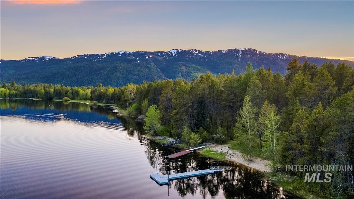 136 Jacks Loop, Donnelly, Idaho 83615, 2 Bedrooms, 2.5 Bathrooms, Residential For Sale, Price $799,900, 98969516