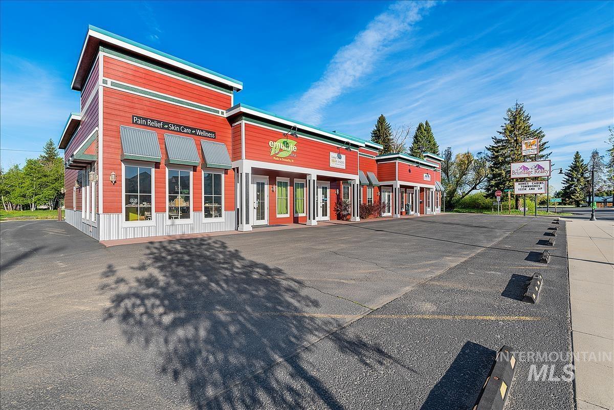 136 Jacks Loop, Donnelly, Idaho 83615, 2 Bedrooms, 2.5 Bathrooms, Residential For Sale, Price $799,900, 98969516