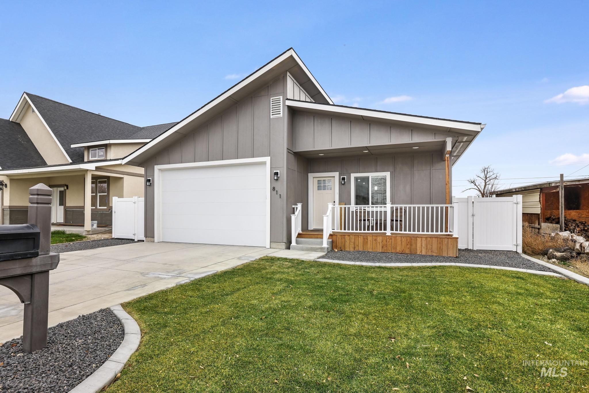 811 4th Avenue West, Twin Falls, Idaho 83301, 3 Bedrooms, 2 Bathrooms, Residential For Sale, Price $360,000,MLS 98969519