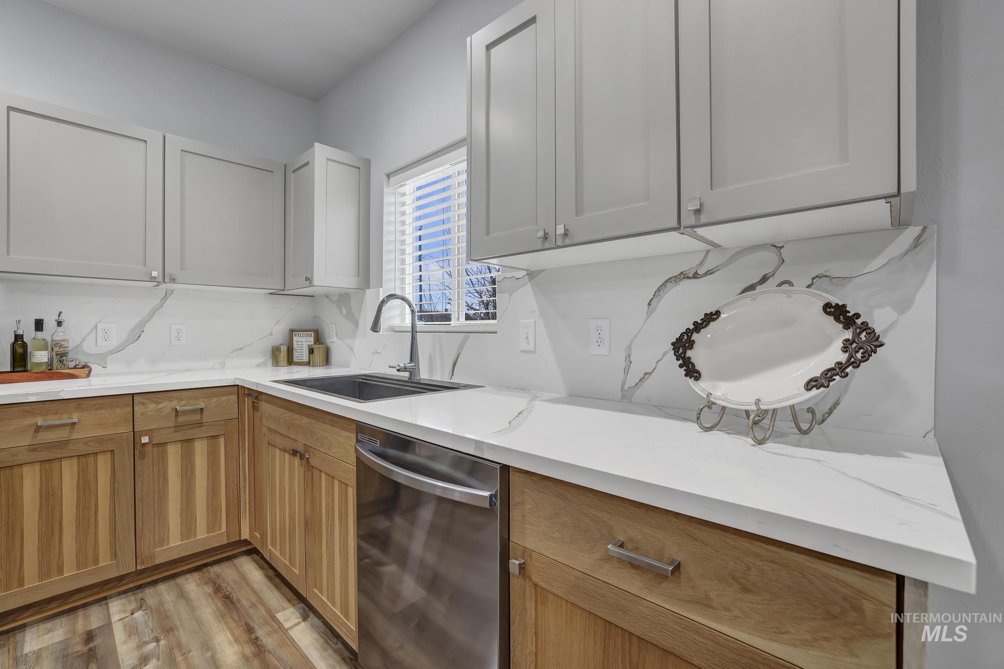 811 4th Avenue West, Twin Falls, Idaho 83301, 3 Bedrooms, 2 Bathrooms, Residential For Sale, Price $360,000,MLS 98969519