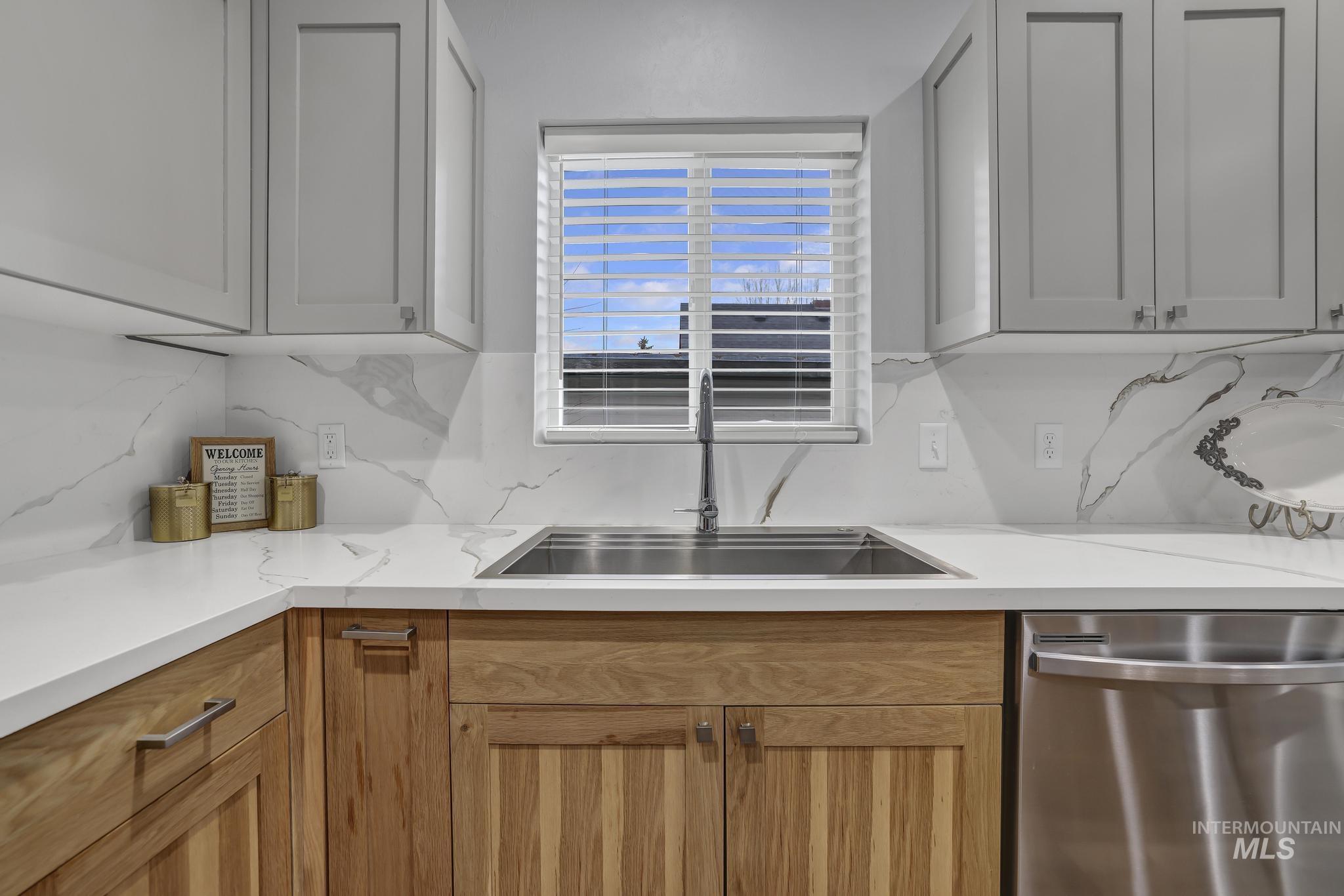 811 4th Avenue West, Twin Falls, Idaho 83301, 3 Bedrooms, 2 Bathrooms, Residential For Sale, Price $360,000,MLS 98969519