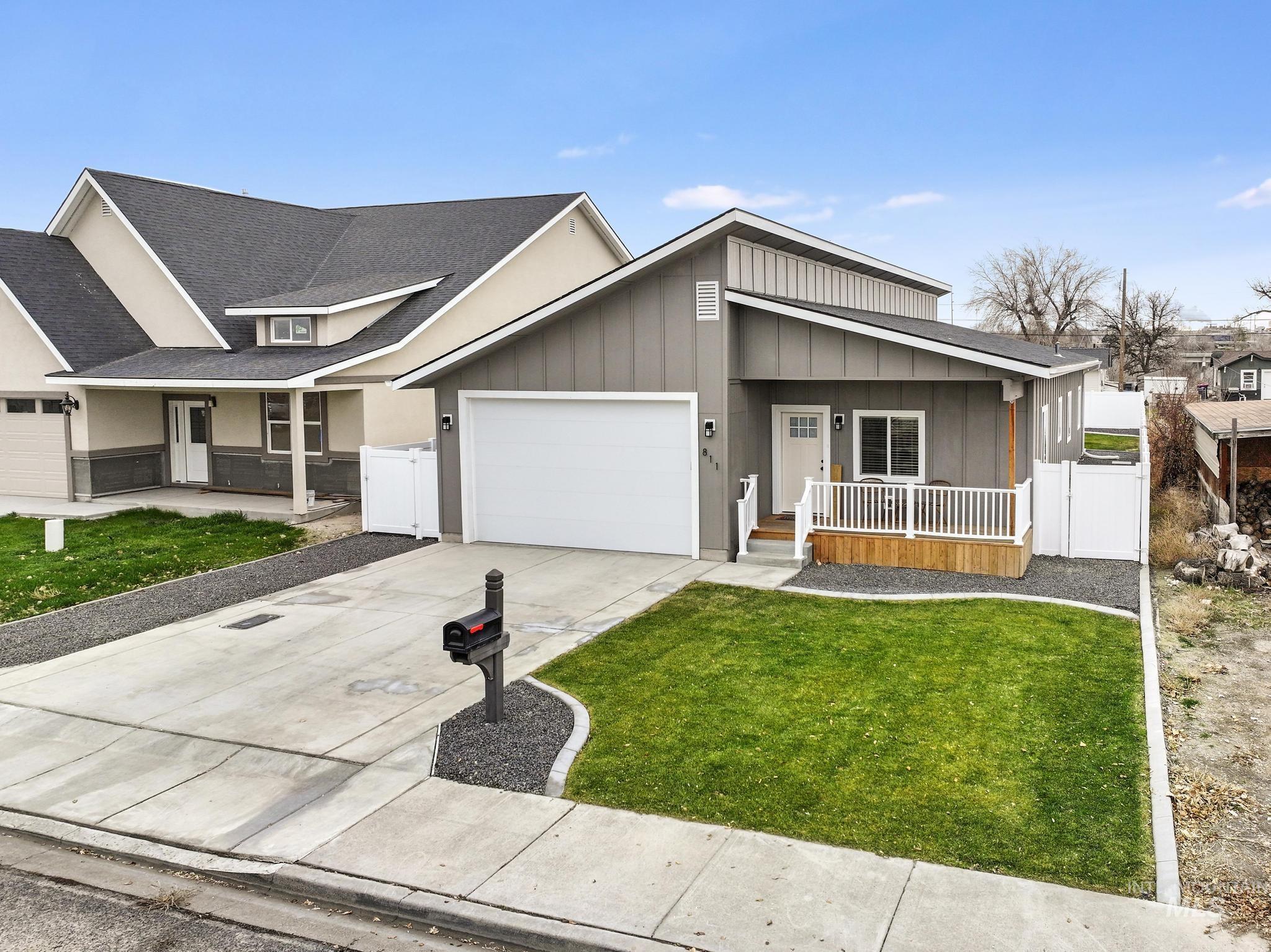 811 4th Avenue West, Twin Falls, Idaho 83301, 3 Bedrooms, 2 Bathrooms, Residential For Sale, Price $360,000,MLS 98969519
