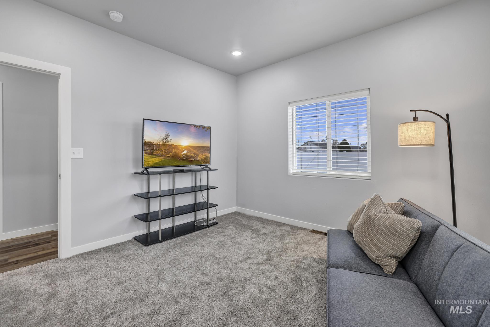 811 4th Avenue West, Twin Falls, Idaho 83301, 3 Bedrooms, 2 Bathrooms, Residential For Sale, Price $360,000,MLS 98969519