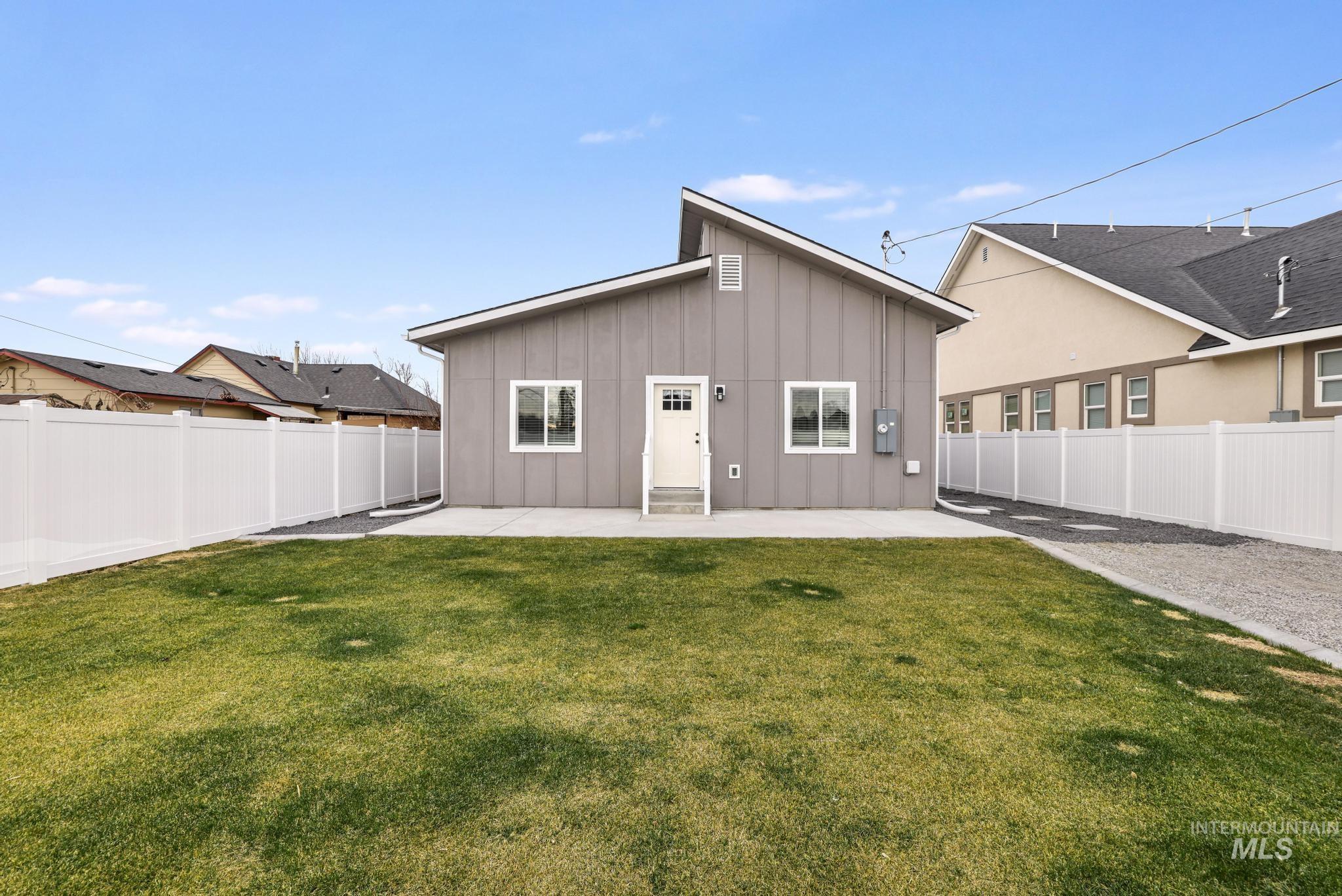 811 4th Avenue West, Twin Falls, Idaho 83301, 3 Bedrooms, 2 Bathrooms, Residential For Sale, Price $360,000,MLS 98969519