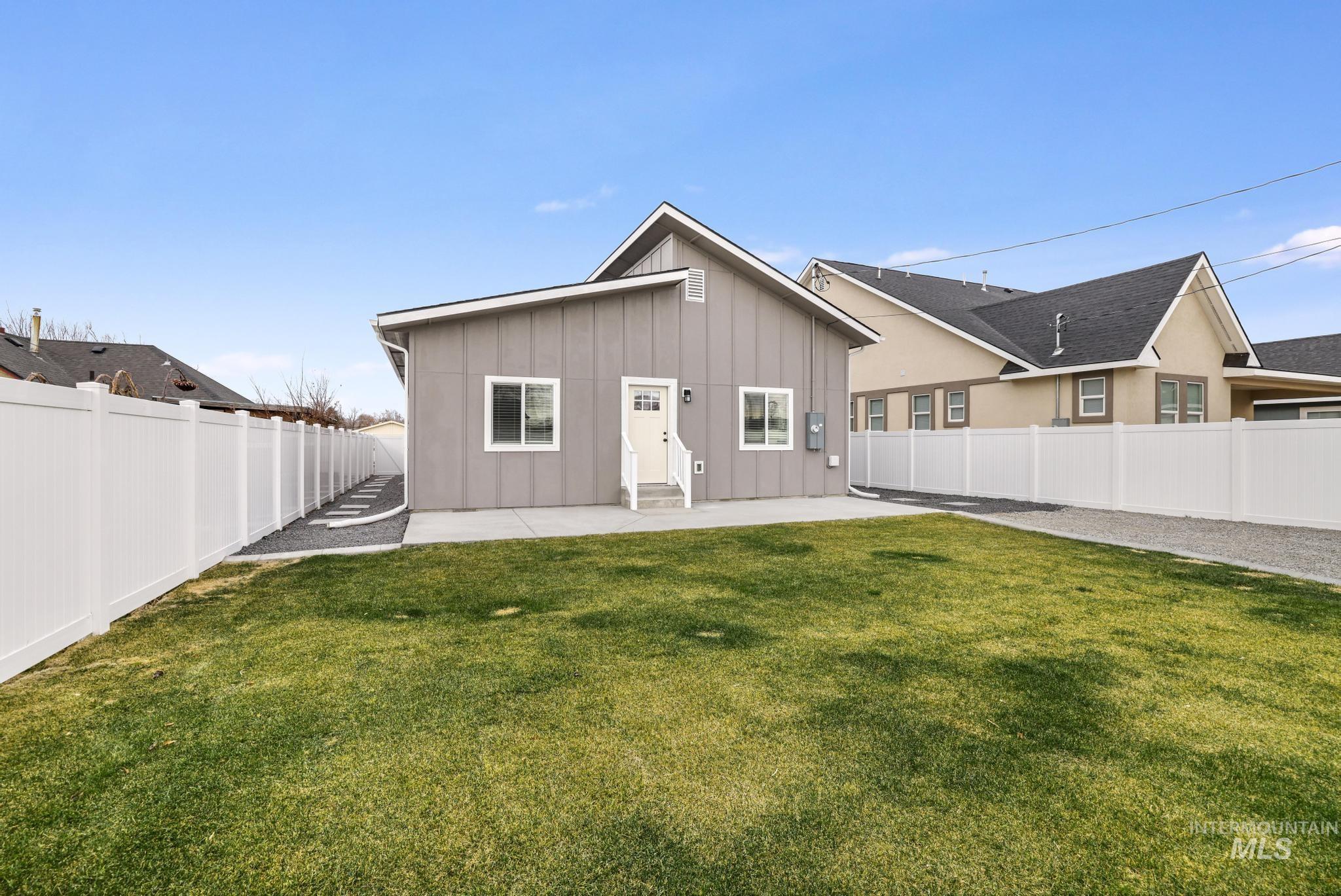 811 4th Avenue West, Twin Falls, Idaho 83301, 3 Bedrooms, 2 Bathrooms, Residential For Sale, Price $360,000,MLS 98969519