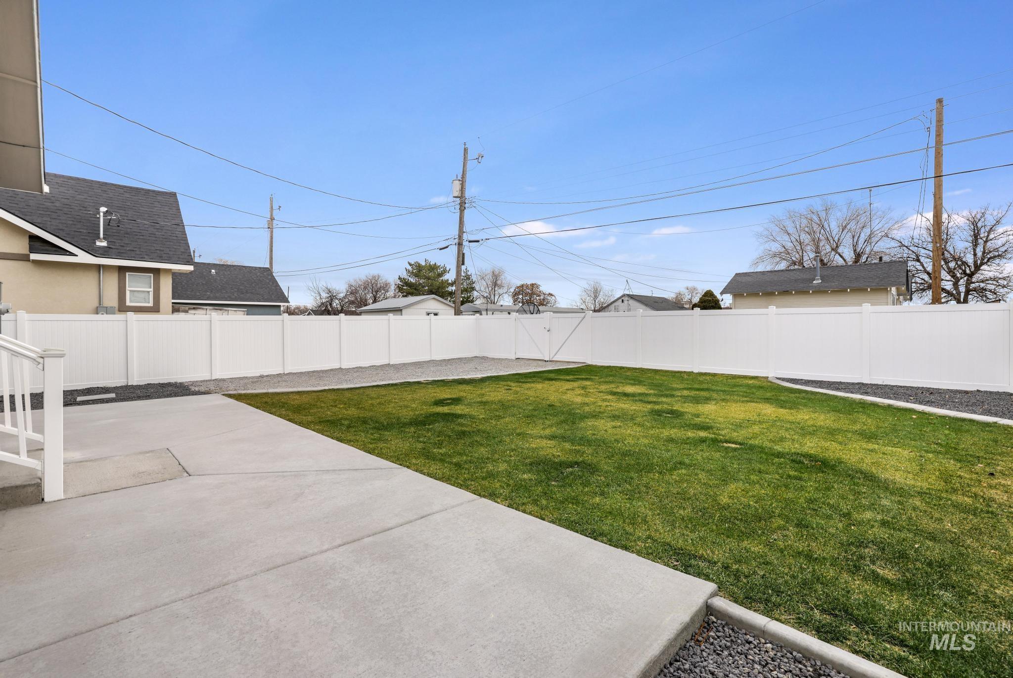 811 4th Avenue West, Twin Falls, Idaho 83301, 3 Bedrooms, 2 Bathrooms, Residential For Sale, Price $360,000,MLS 98969519