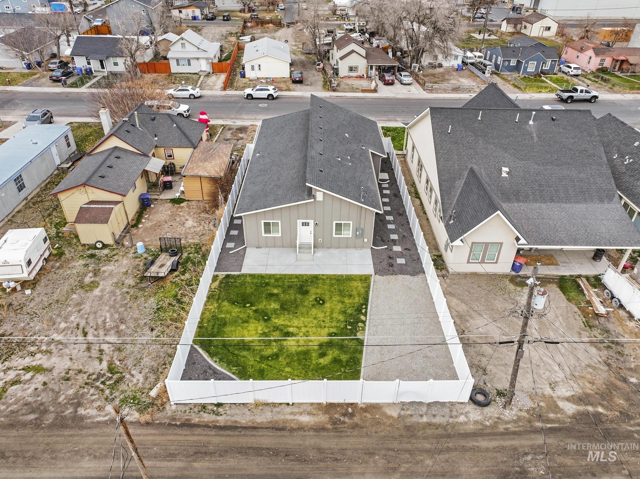 811 4th Avenue West, Twin Falls, Idaho 83301, 3 Bedrooms, 2 Bathrooms, Residential For Sale, Price $360,000,MLS 98969519