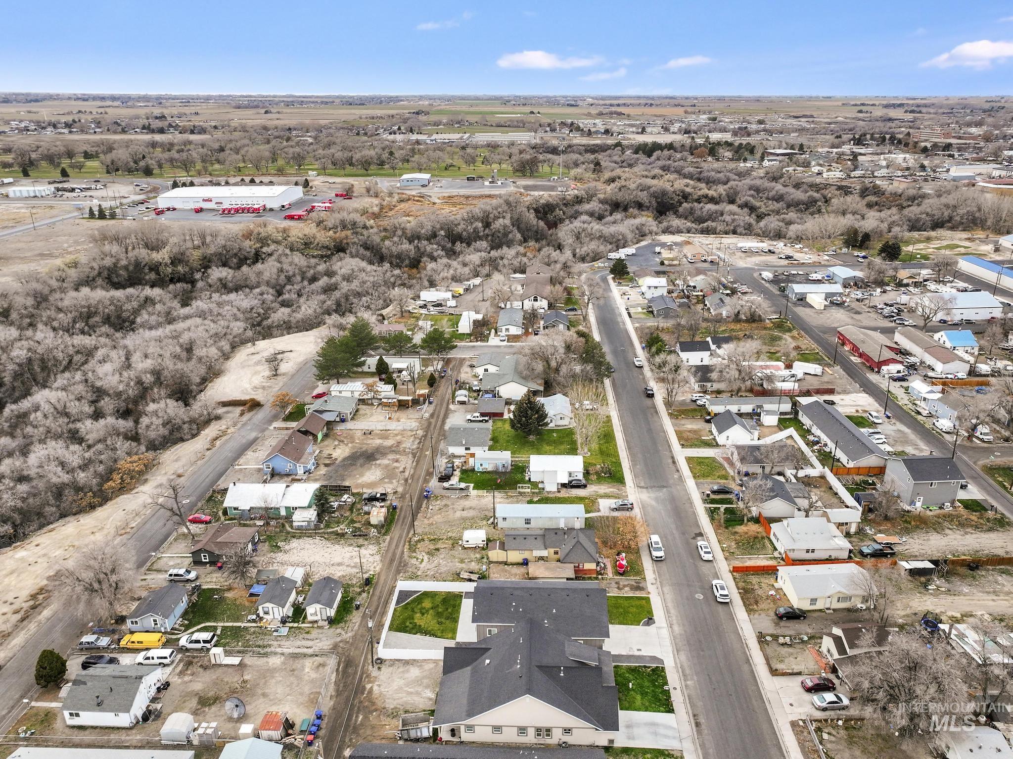 811 4th Avenue West, Twin Falls, Idaho 83301, 3 Bedrooms, 2 Bathrooms, Residential For Sale, Price $360,000,MLS 98969519