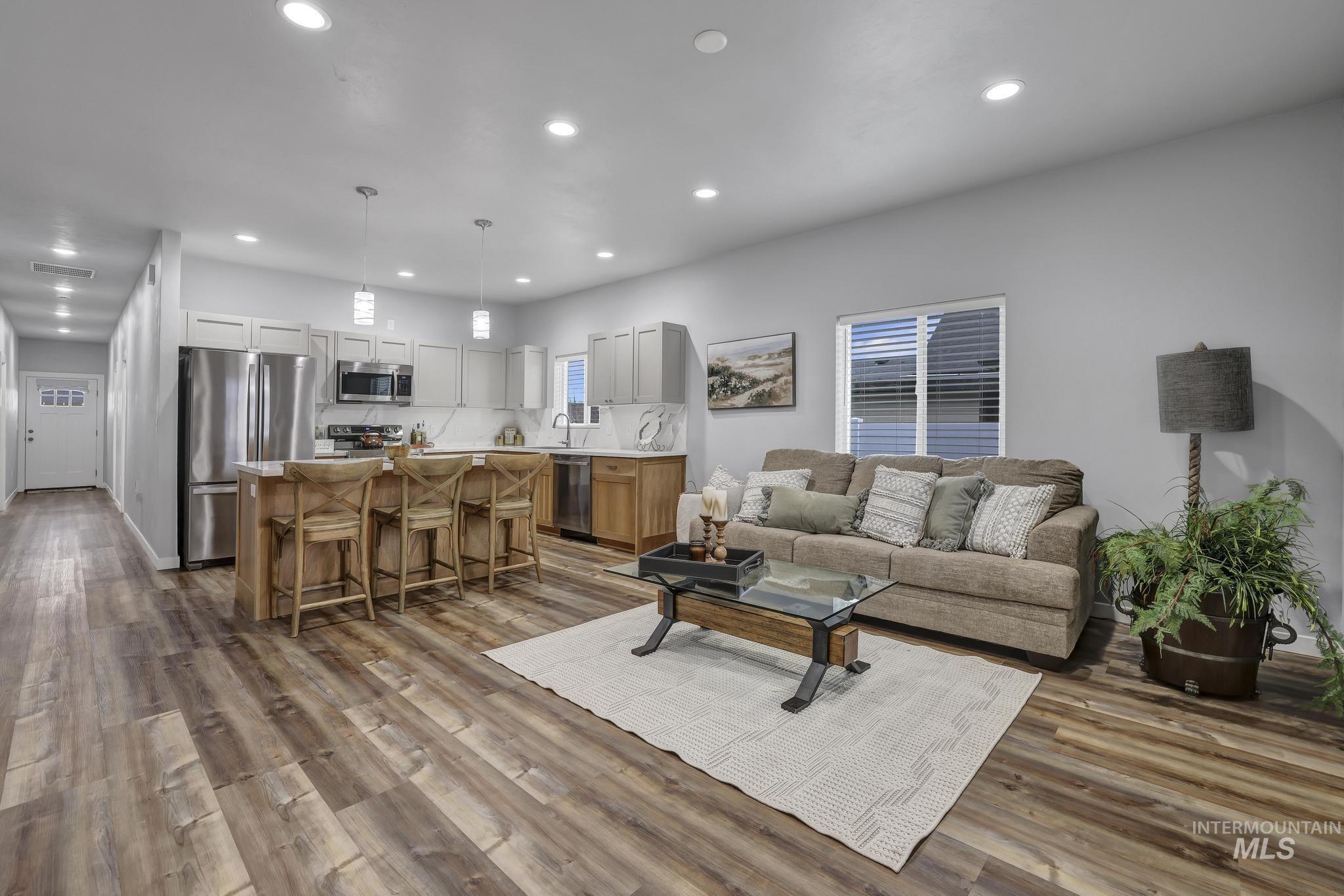 811 4th Avenue West, Twin Falls, Idaho 83301, 3 Bedrooms, 2 Bathrooms, Residential For Sale, Price $360,000,MLS 98969519