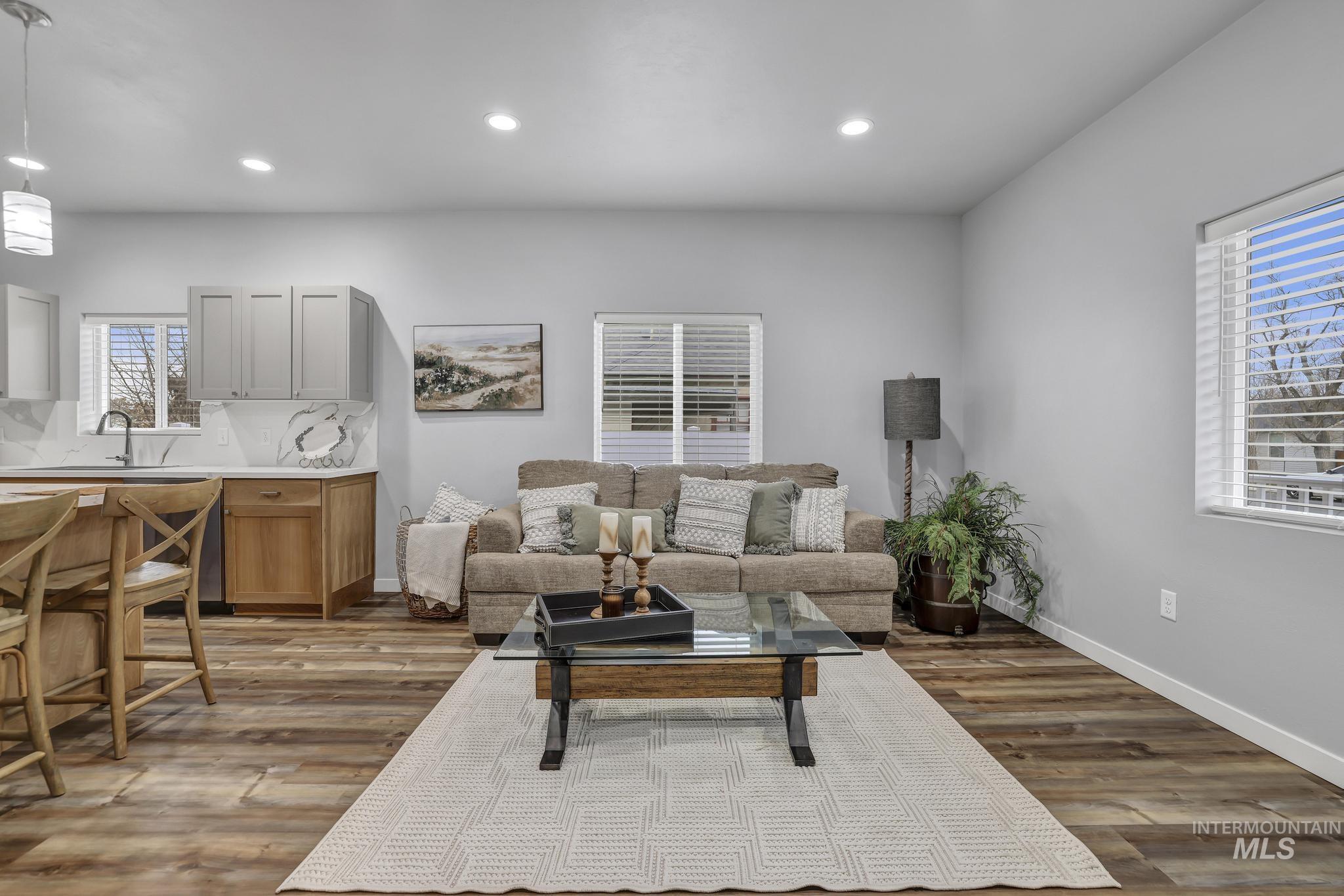 811 4th Avenue West, Twin Falls, Idaho 83301, 3 Bedrooms, 2 Bathrooms, Residential For Sale, Price $360,000,MLS 98969519