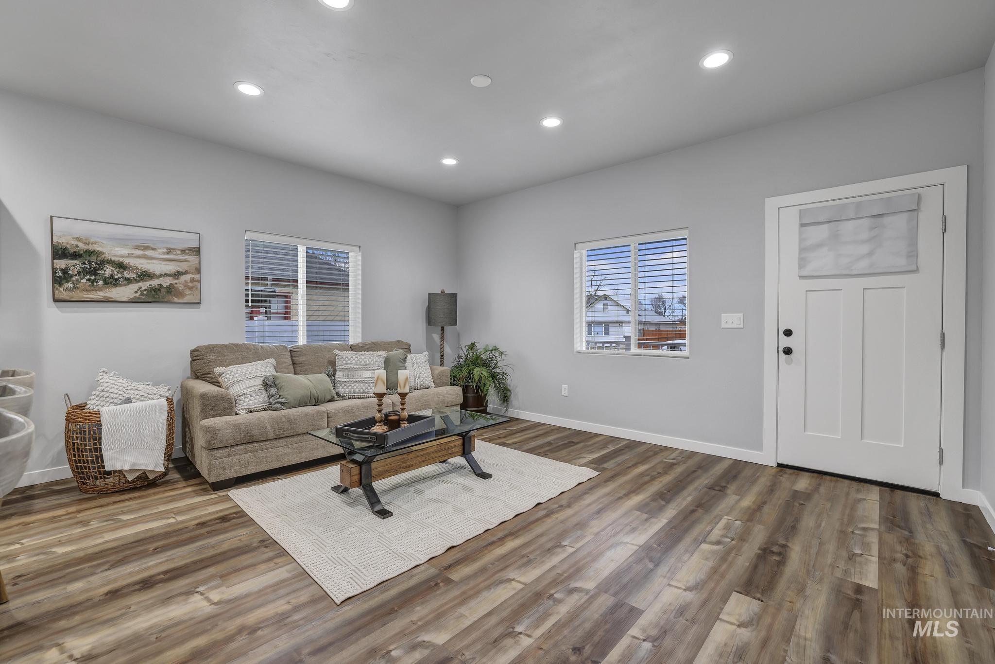 811 4th Avenue West, Twin Falls, Idaho 83301, 3 Bedrooms, 2 Bathrooms, Residential For Sale, Price $360,000,MLS 98969519