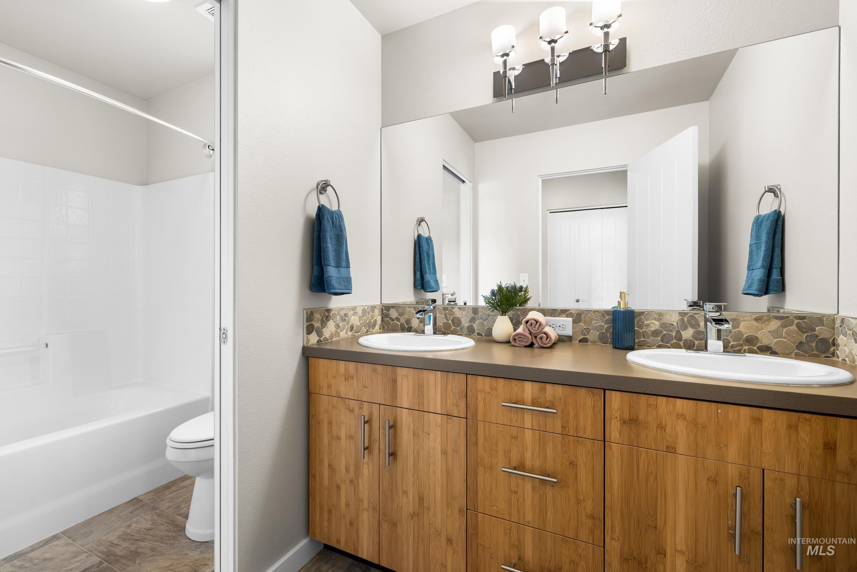 2130 S Myers Pl, Boise, Idaho 83706, 3 Bedrooms, 2.5 Bathrooms, Residential For Sale, Price $595,000,MLS 98969529