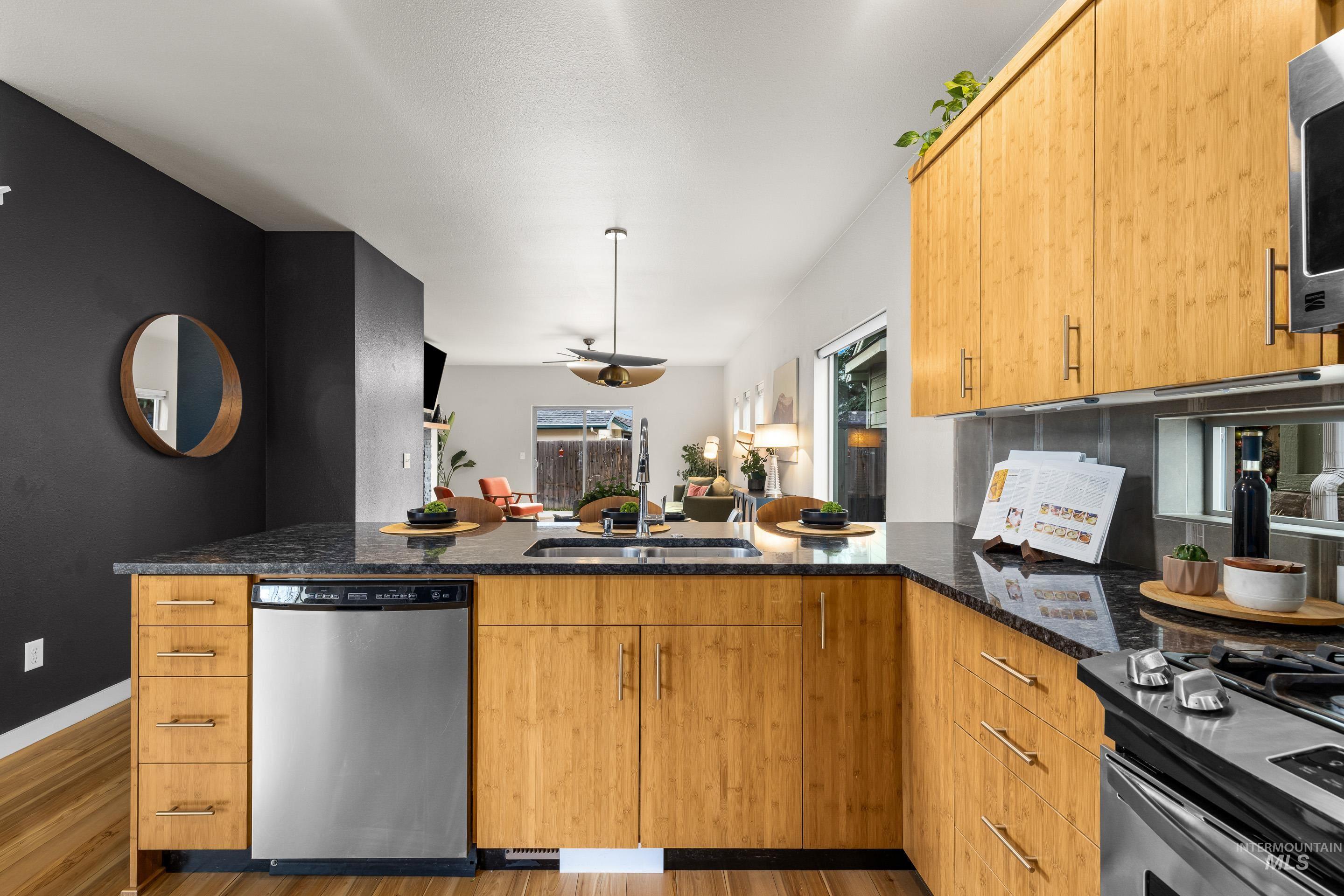 2130 S Myers Pl, Boise, Idaho 83706, 3 Bedrooms, 2.5 Bathrooms, Residential For Sale, Price $595,000,MLS 98969529