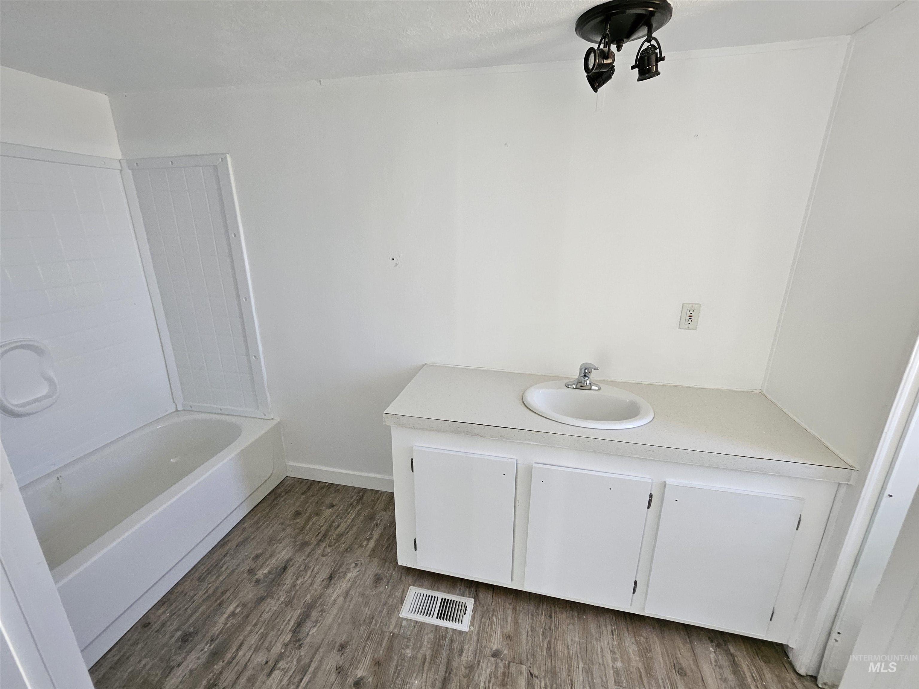 3059 Garden Pl, American Falls, Idaho 83211-5422, 3 Bedrooms, 2 Bathrooms, Residential For Sale, Price $238,888, 98969537