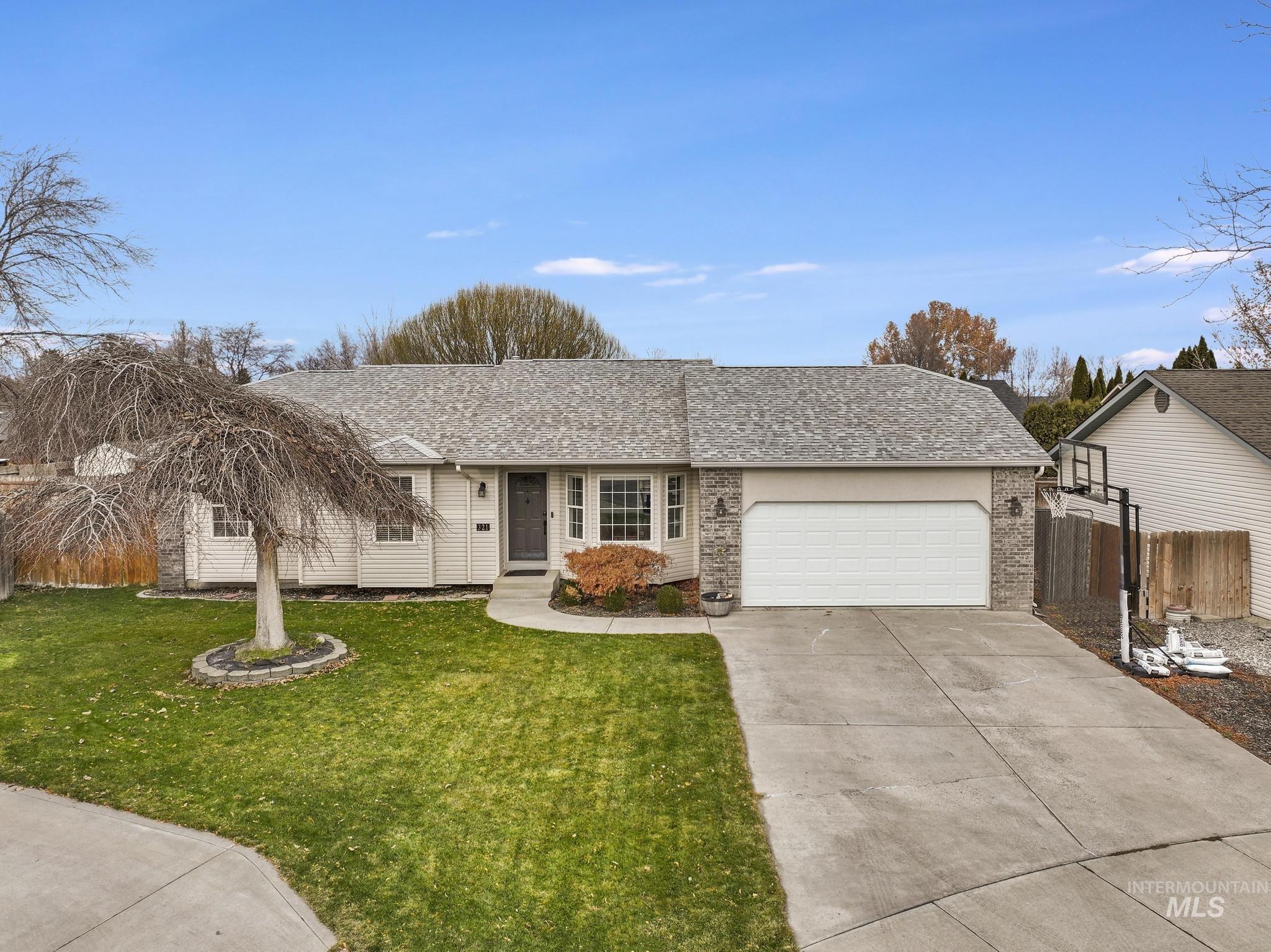 321 Cedarpark Cir, Twin Falls, Idaho 83301, 4 Bedrooms, 3 Bathrooms, Residential For Sale, Price $429,000,MLS 98969542