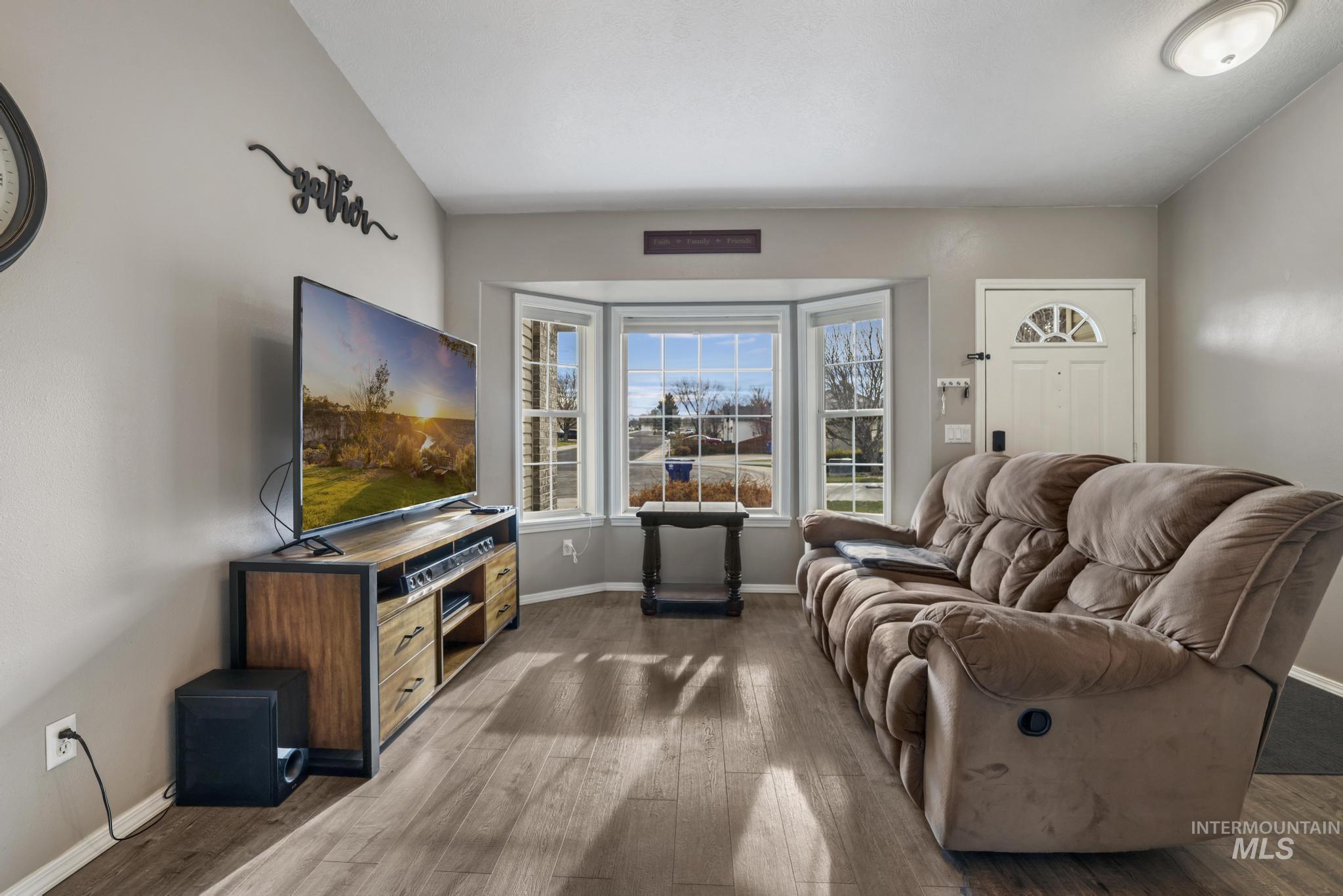 321 Cedarpark Cir, Twin Falls, Idaho 83301, 4 Bedrooms, 3 Bathrooms, Residential For Sale, Price $429,000,MLS 98969542