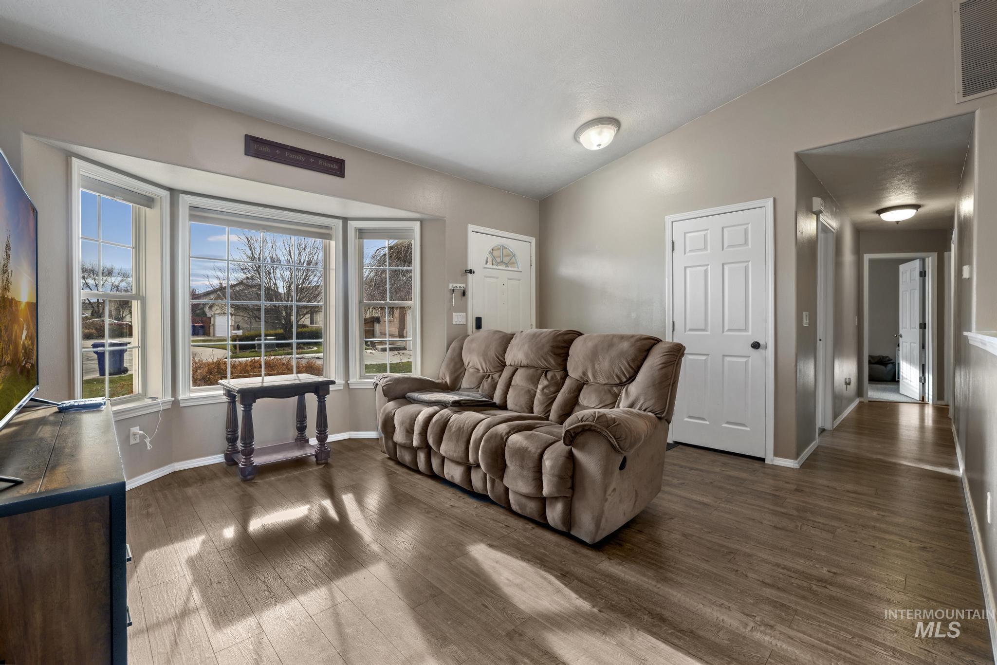 321 Cedarpark Cir, Twin Falls, Idaho 83301, 4 Bedrooms, 3 Bathrooms, Residential For Sale, Price $429,000,MLS 98969542