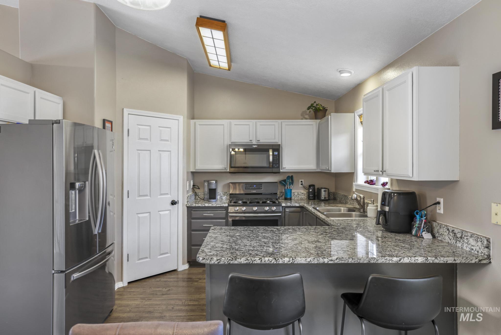 321 Cedarpark Cir, Twin Falls, Idaho 83301, 4 Bedrooms, 3 Bathrooms, Residential For Sale, Price $429,000,MLS 98969542