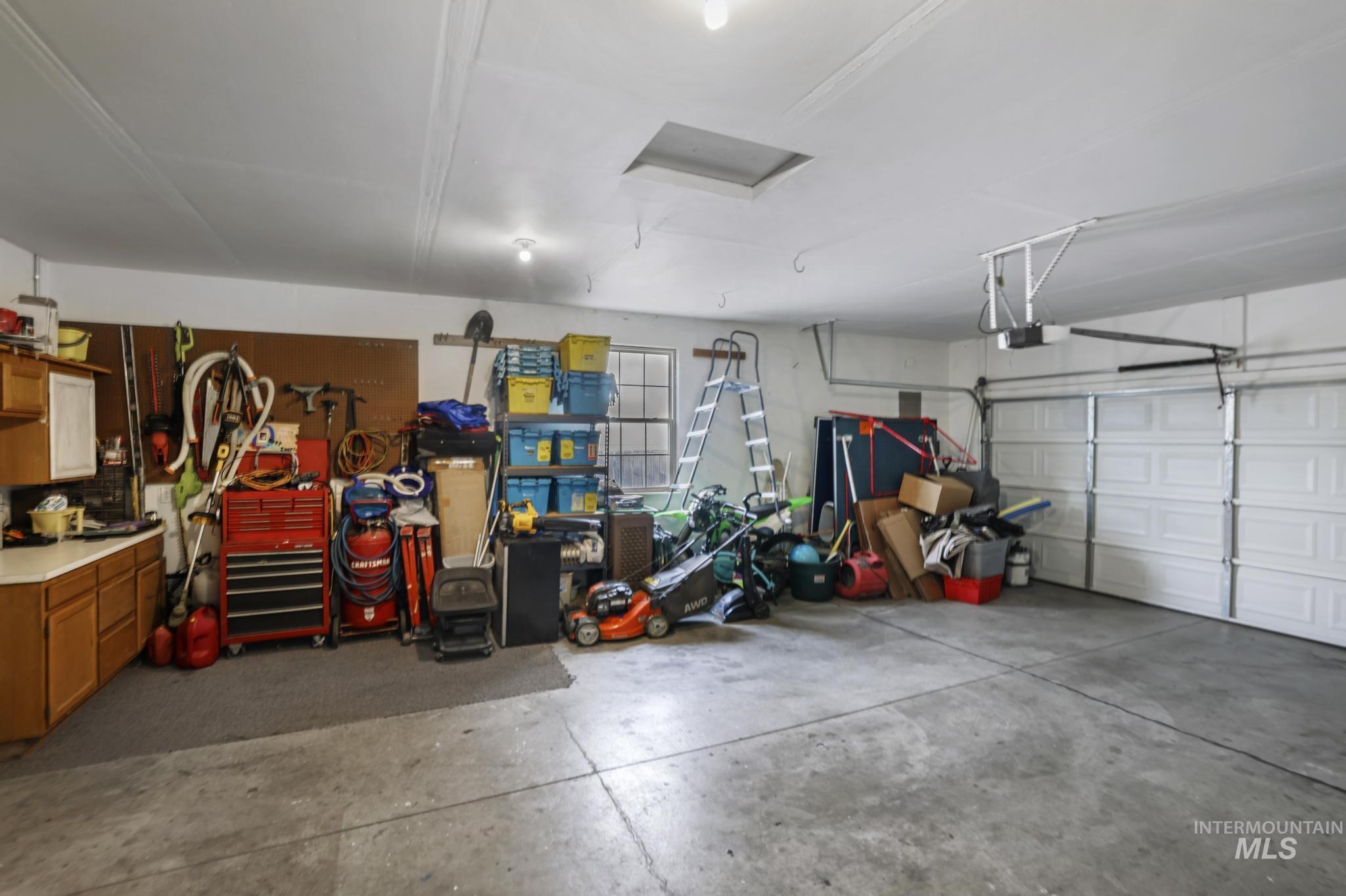 321 Cedarpark Cir, Twin Falls, Idaho 83301, 4 Bedrooms, 3 Bathrooms, Residential For Sale, Price $429,000,MLS 98969542