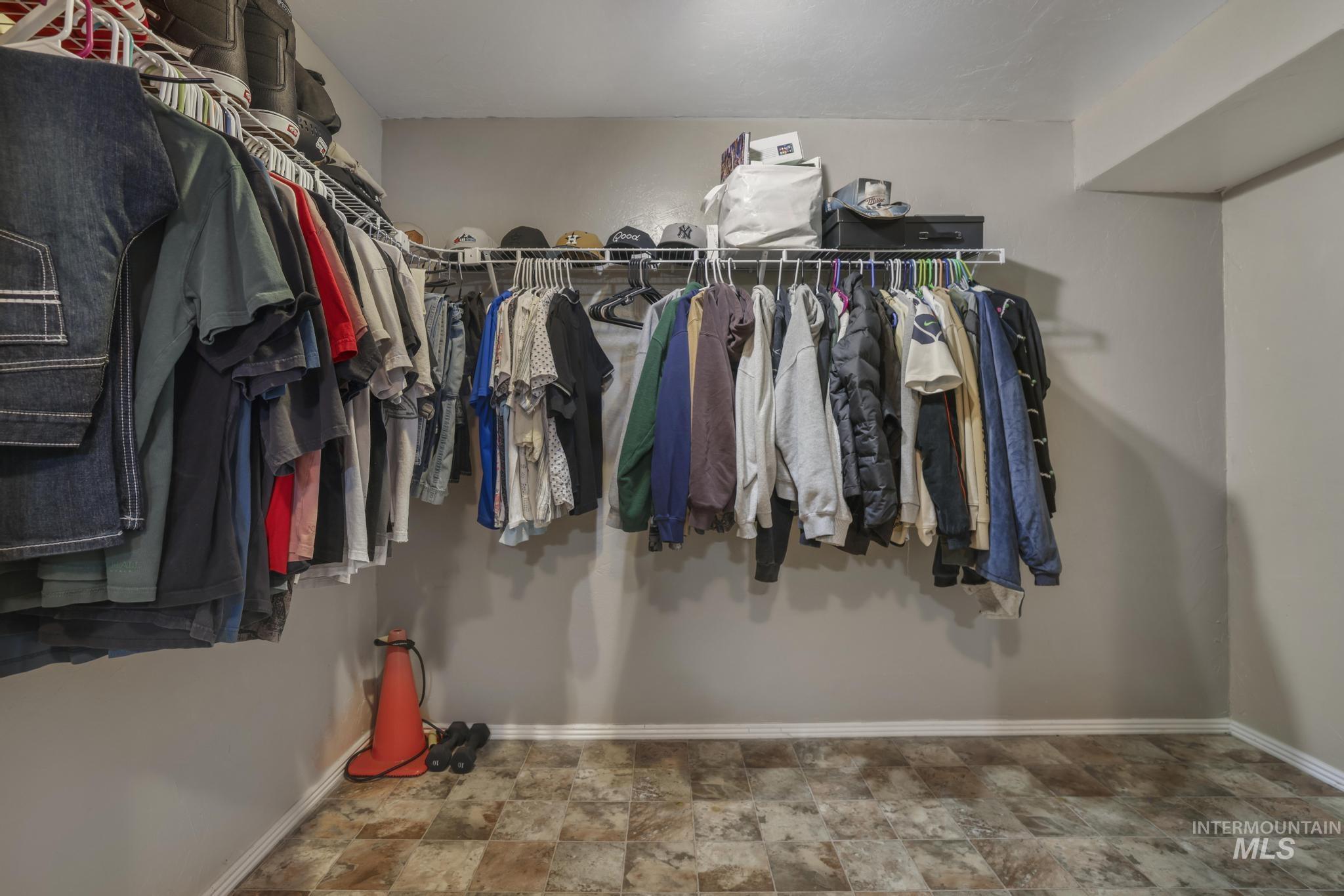 321 Cedarpark Cir, Twin Falls, Idaho 83301, 4 Bedrooms, 3 Bathrooms, Residential For Sale, Price $429,000,MLS 98969542