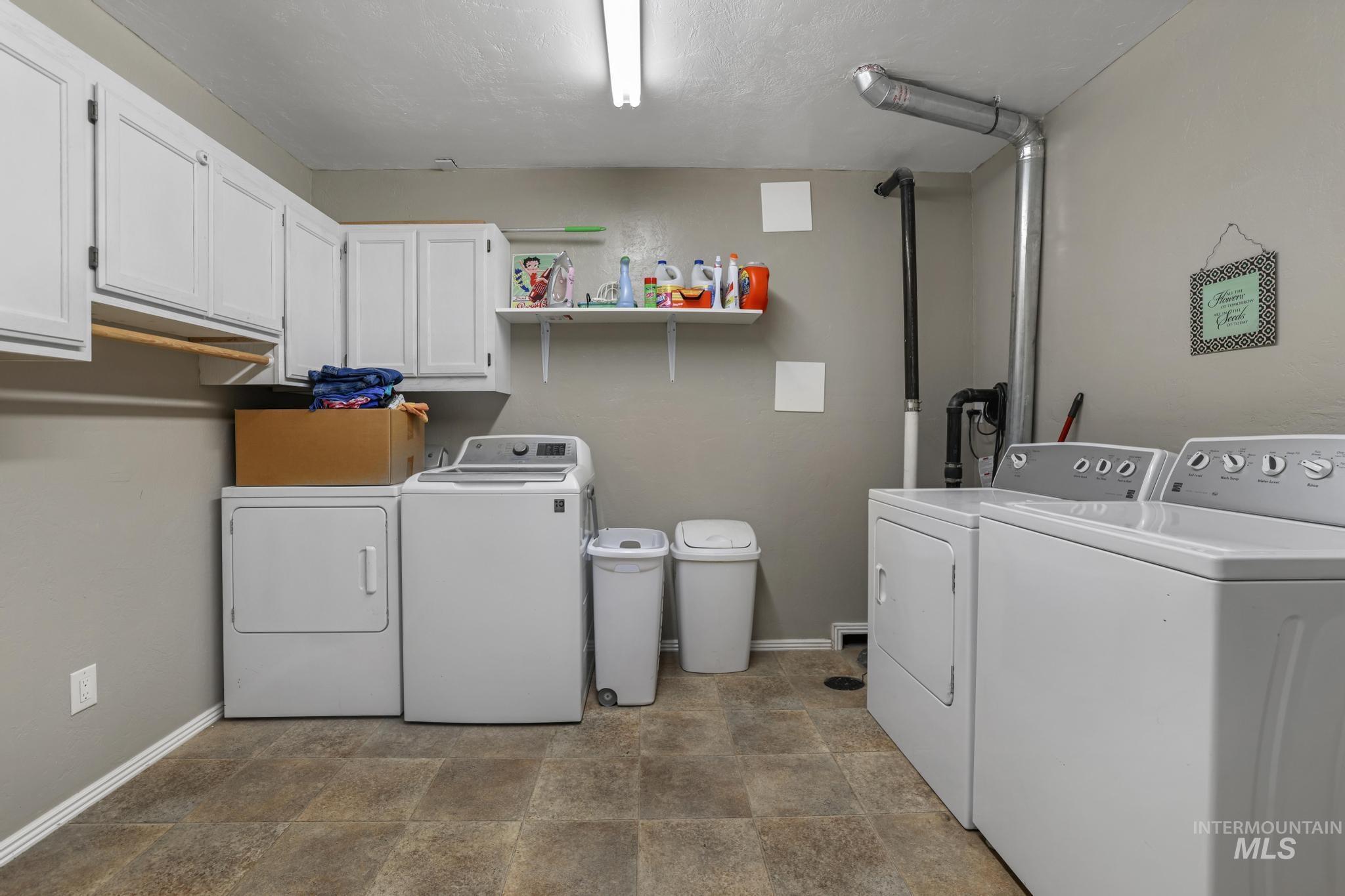 321 Cedarpark Cir, Twin Falls, Idaho 83301, 4 Bedrooms, 3 Bathrooms, Residential For Sale, Price $429,000,MLS 98969542