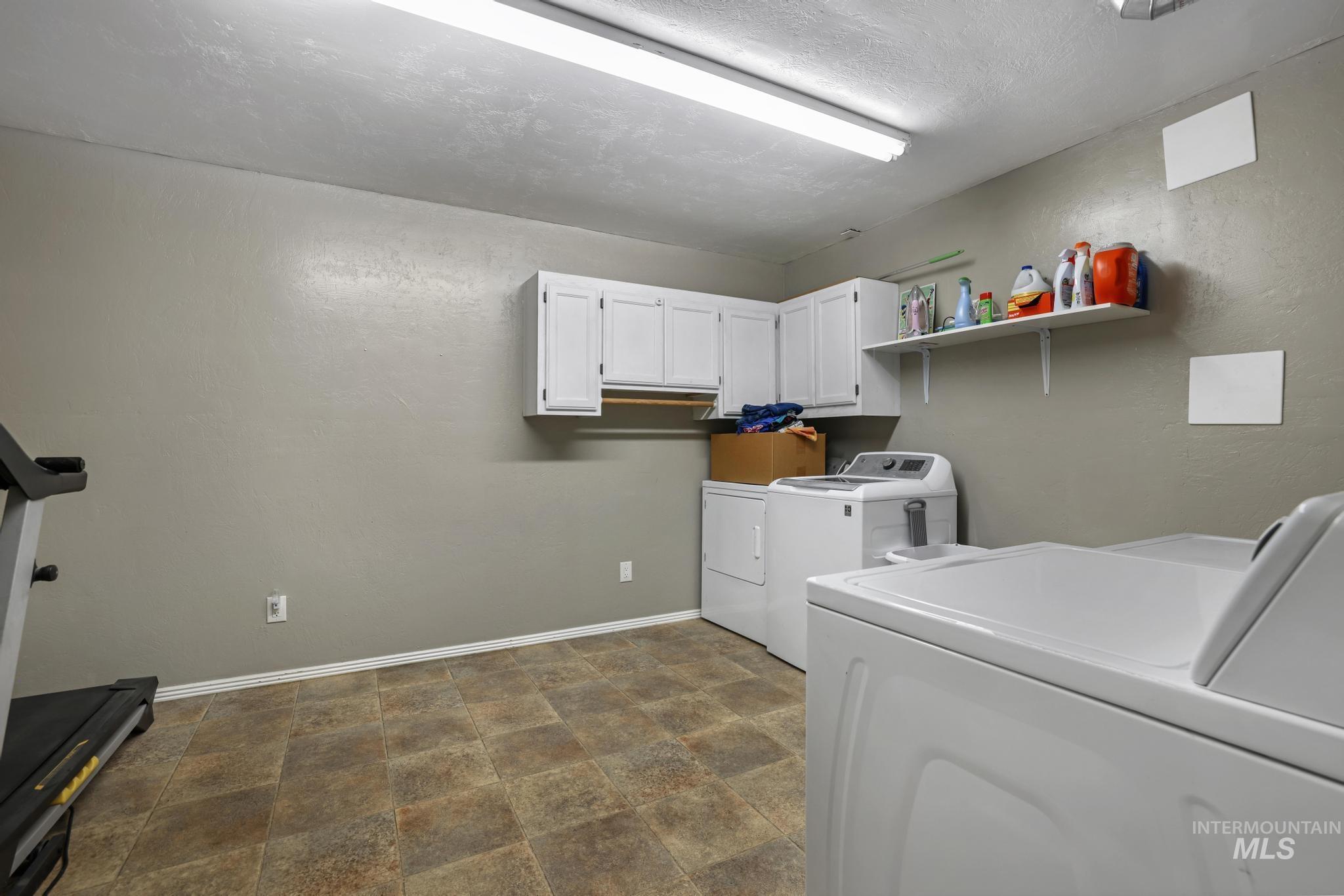 321 Cedarpark Cir, Twin Falls, Idaho 83301, 4 Bedrooms, 3 Bathrooms, Residential For Sale, Price $429,000,MLS 98969542