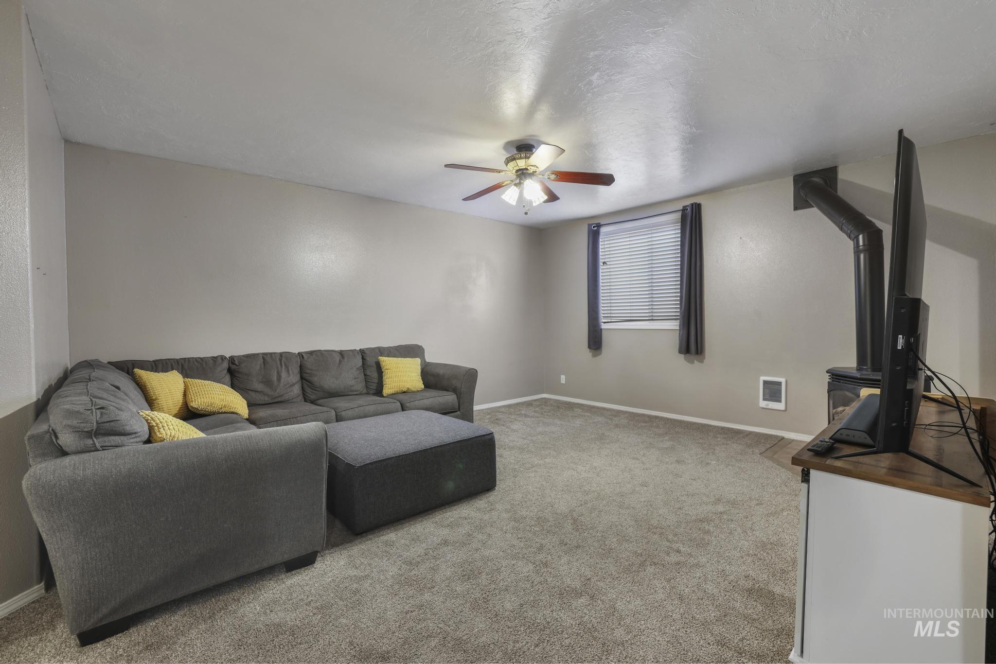 321 Cedarpark Cir, Twin Falls, Idaho 83301, 4 Bedrooms, 3 Bathrooms, Residential For Sale, Price $429,000,MLS 98969542