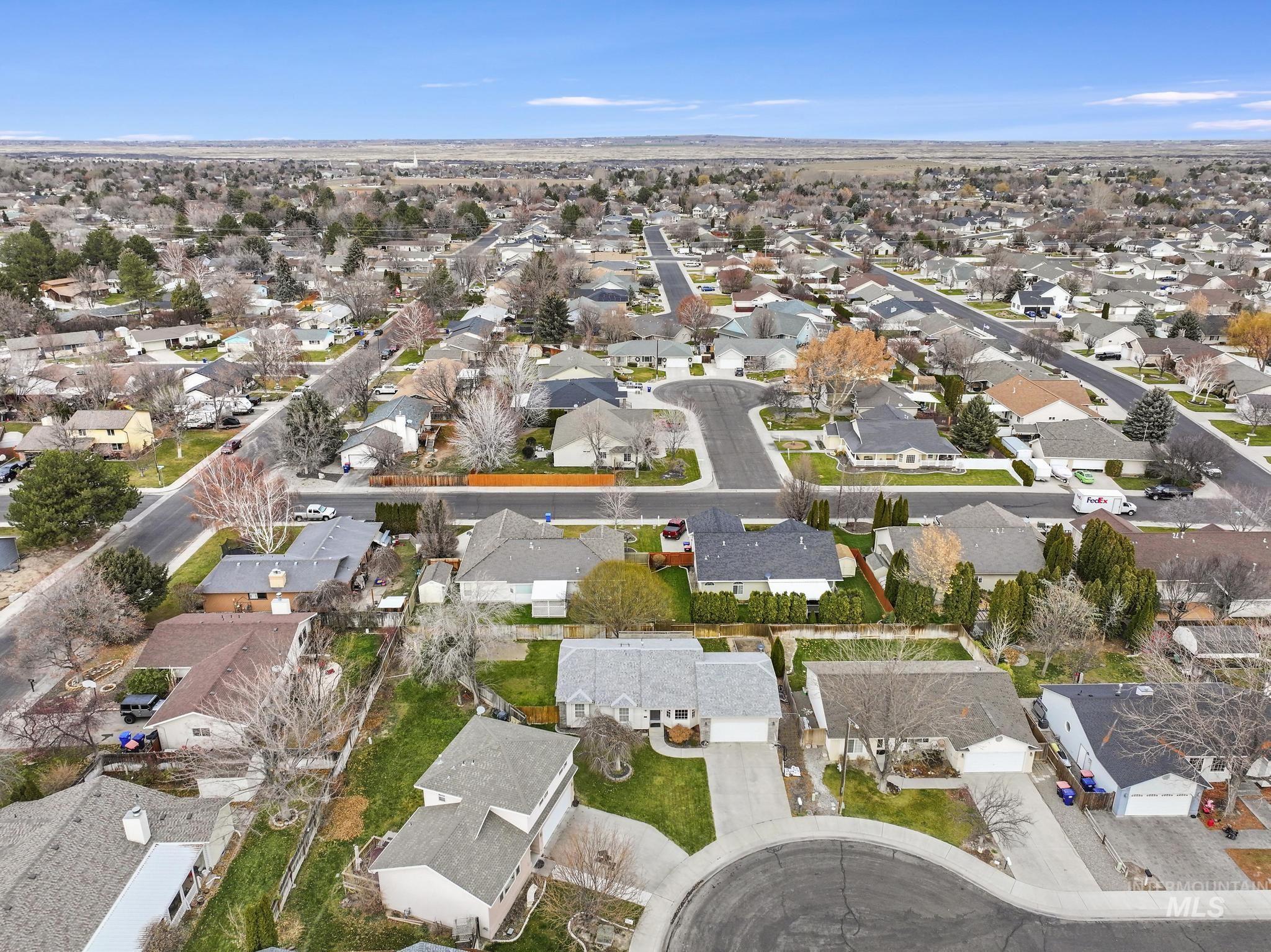 321 Cedarpark Cir, Twin Falls, Idaho 83301, 4 Bedrooms, 3 Bathrooms, Residential For Sale, Price $429,000,MLS 98969542