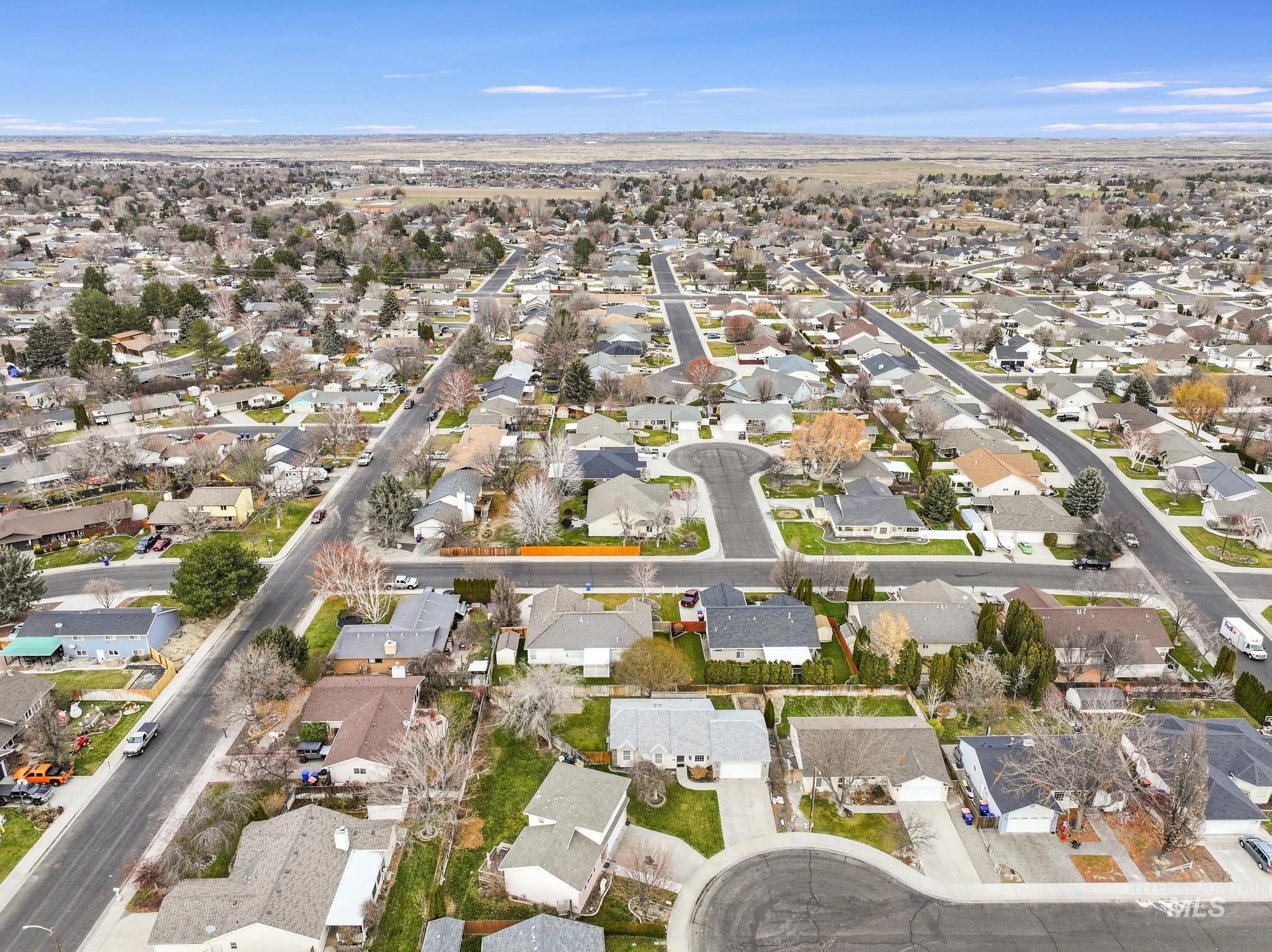 321 Cedarpark Cir, Twin Falls, Idaho 83301, 4 Bedrooms, 3 Bathrooms, Residential For Sale, Price $429,000,MLS 98969542