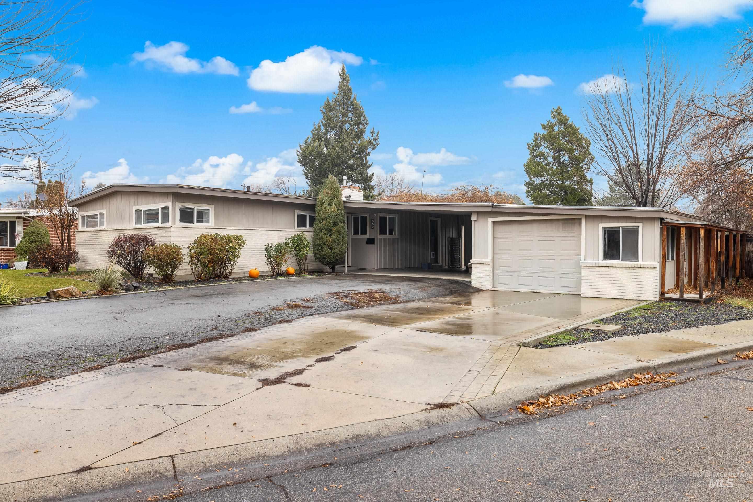 562 S Victoria Dr, Boise, Idaho 83705, 3 Bedrooms, 1.5 Bathrooms, Residential For Sale, Price $494,900,MLS 98969557