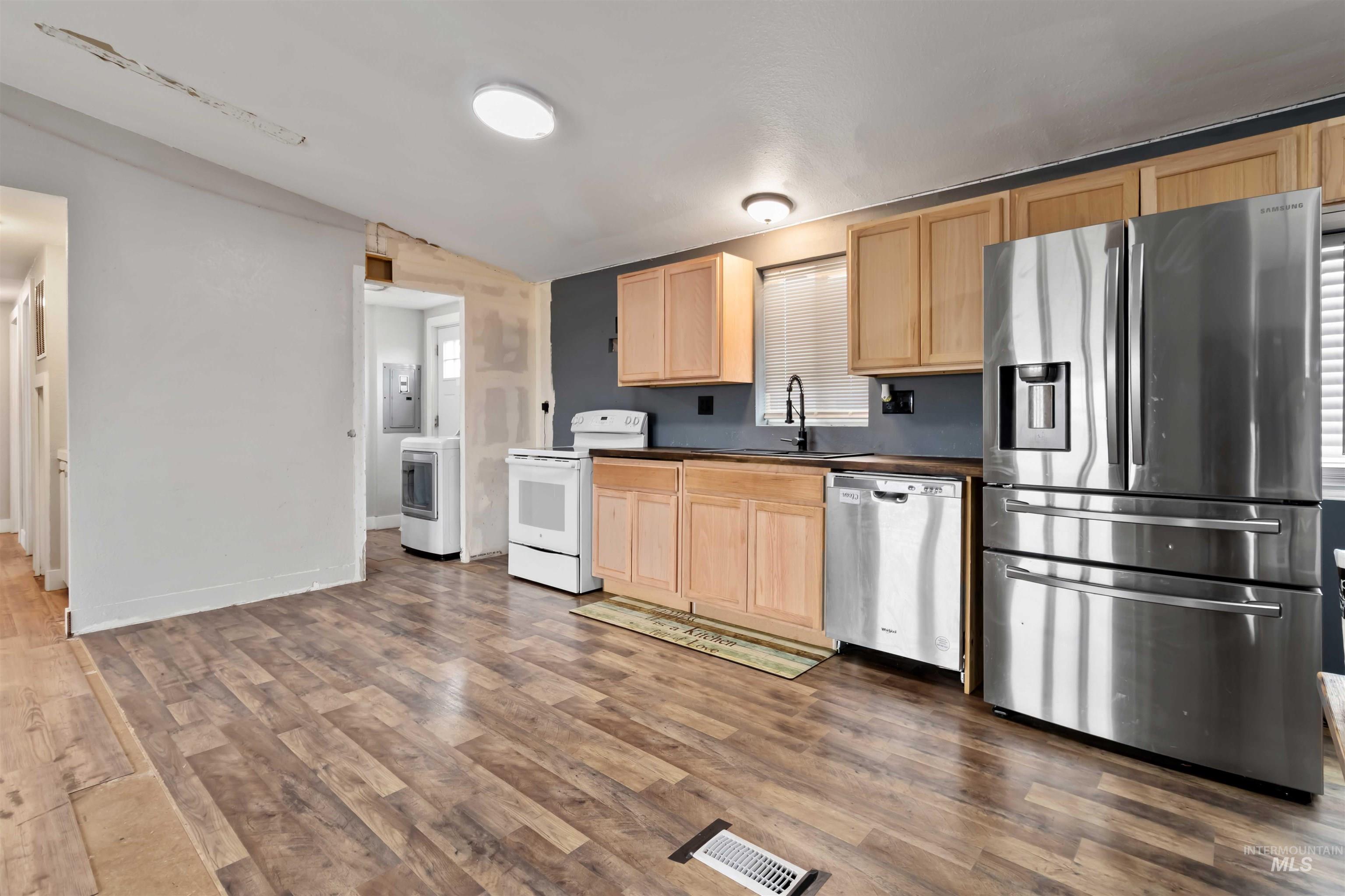 5827 E Little Basin Rd, King Hill, Idaho 83633, 4 Bedrooms, 2 Bathrooms, Residential For Sale, Price $405,000,MLS 98969564