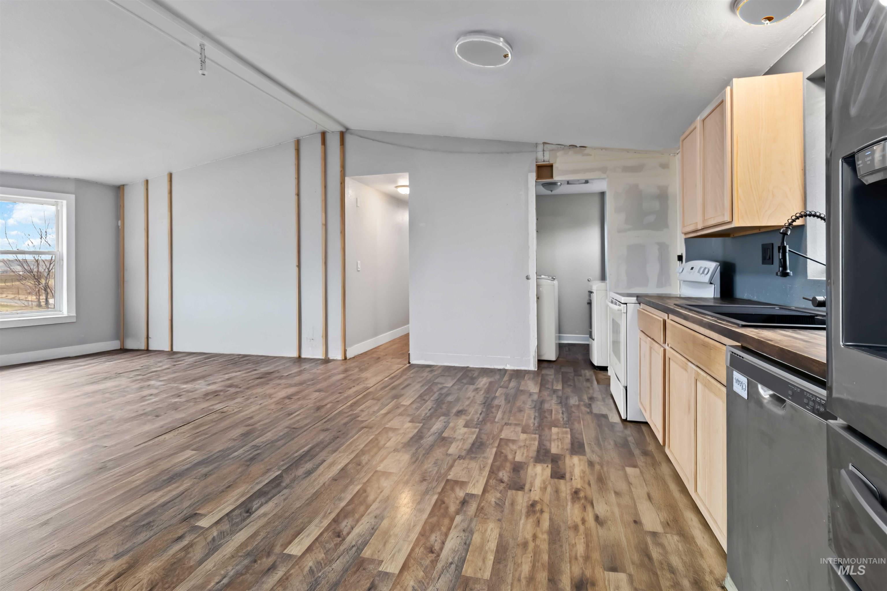 5827 E Little Basin Rd, King Hill, Idaho 83633, 4 Bedrooms, 2 Bathrooms, Residential For Sale, Price $405,000,MLS 98969564