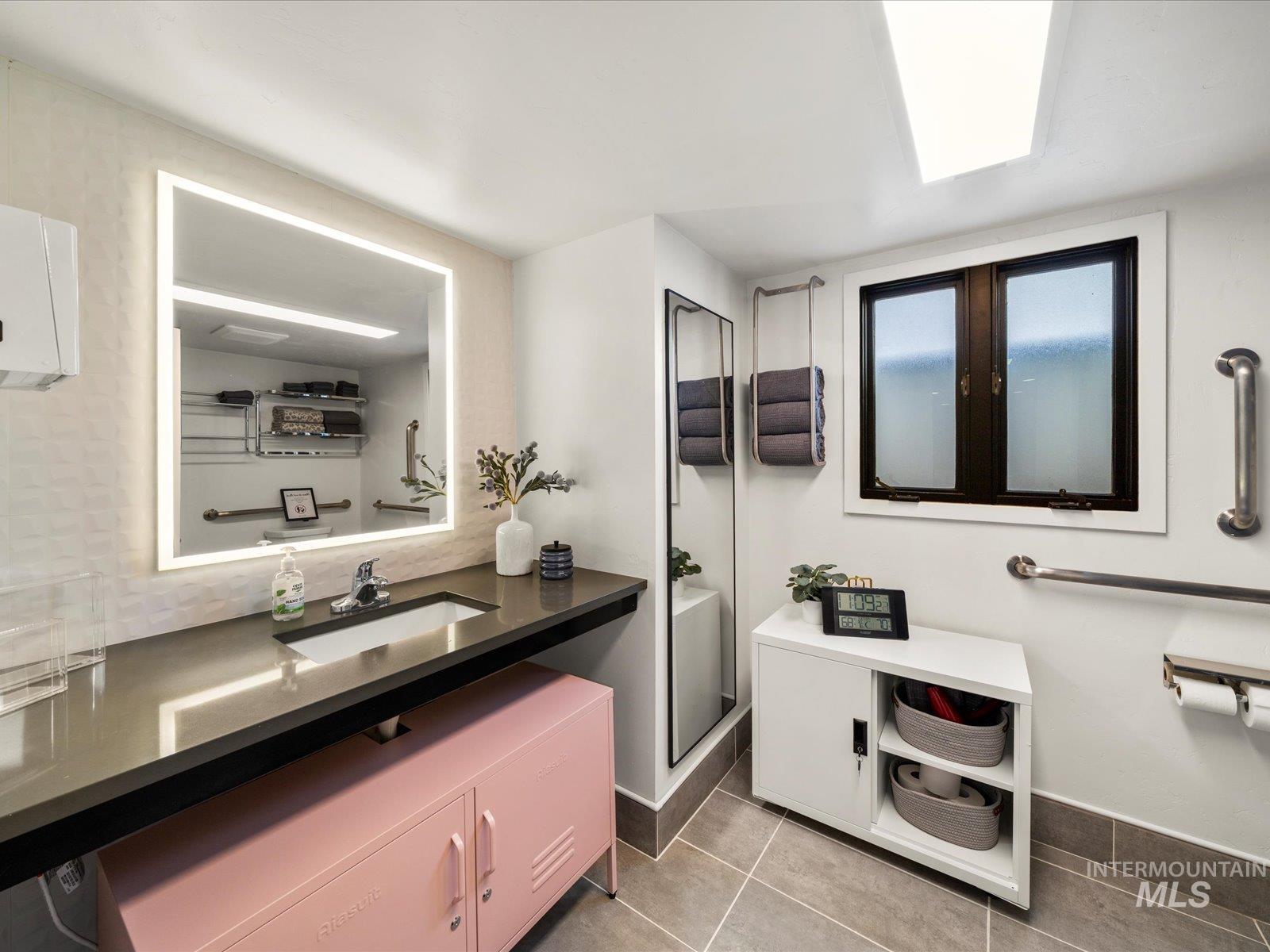 128 S Eagle Rd, Eagle, Idaho 83616, Business/Commercial For Sale, Price $3,800,800,MLS 98969566