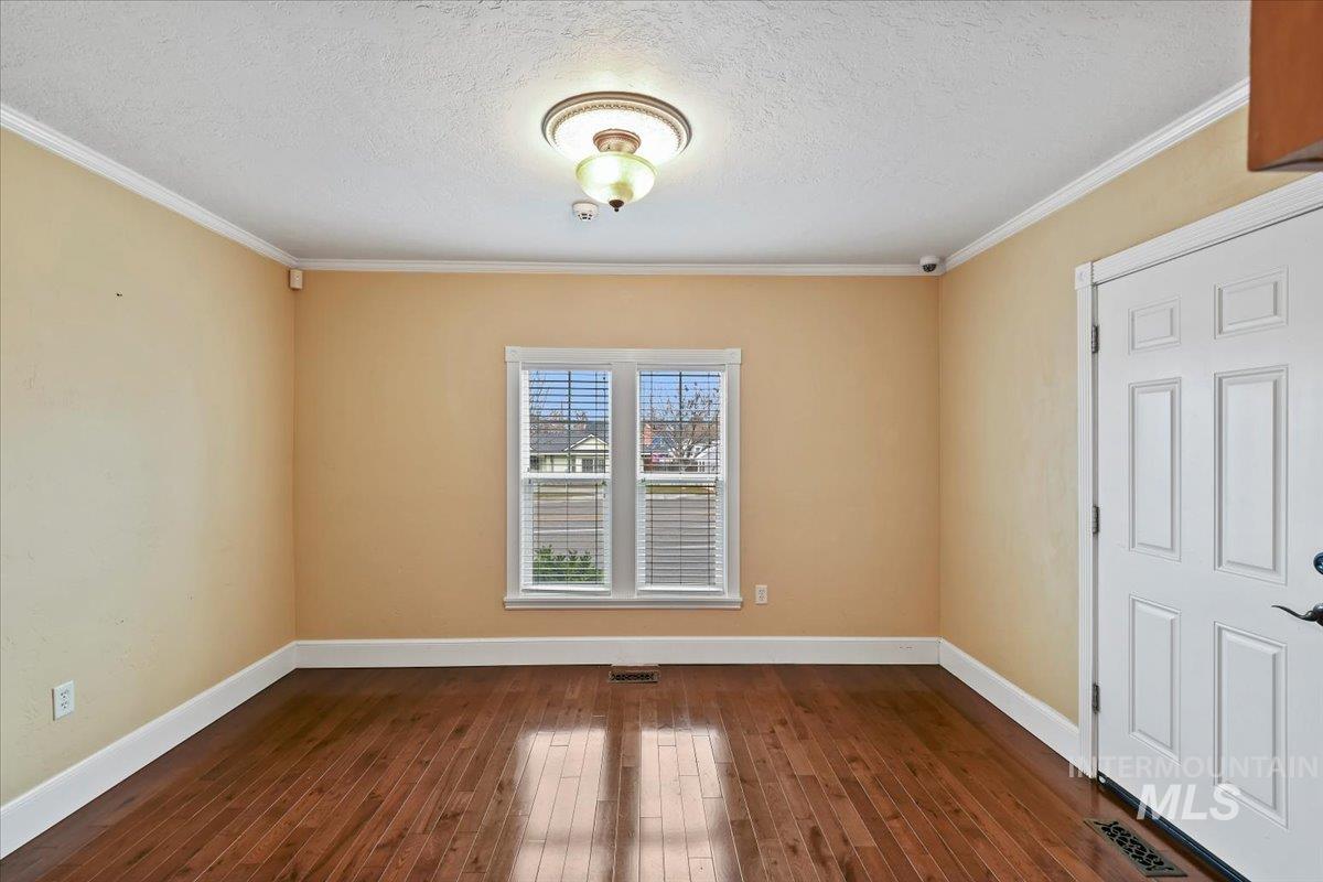 520 N 16th Ave, Nampa, Idaho 83687, 3 Bedrooms, 3 Bathrooms, Residential For Sale, Price $487,000,MLS 98969582