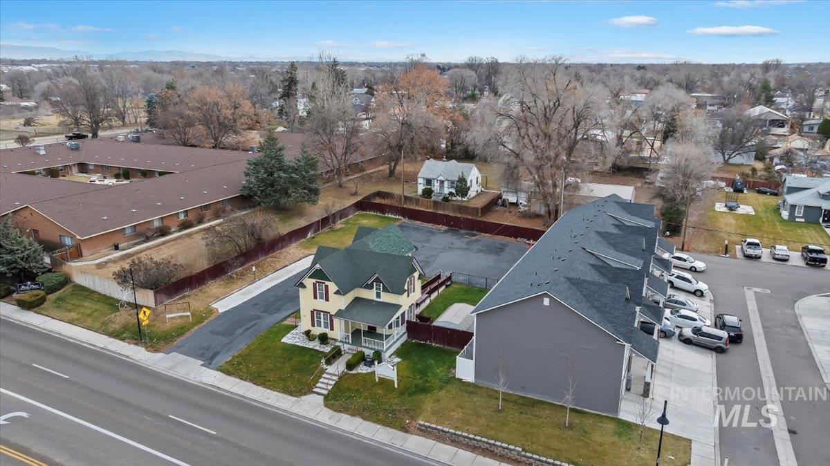 520 N 16th Ave, Nampa, Idaho 83687, 3 Bedrooms, 3 Bathrooms, Residential For Sale, Price $487,000,MLS 98969582