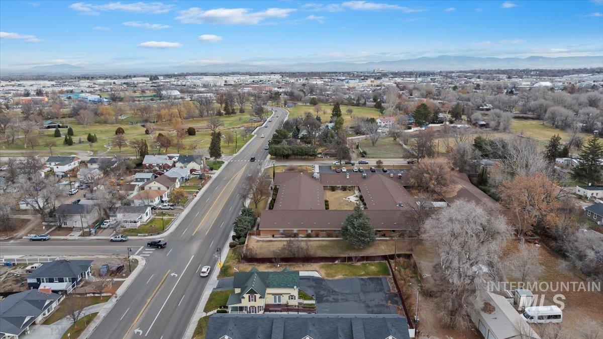 520 N 16th Ave, Nampa, Idaho 83687, 3 Bedrooms, 3 Bathrooms, Residential For Sale, Price $487,000,MLS 98969582