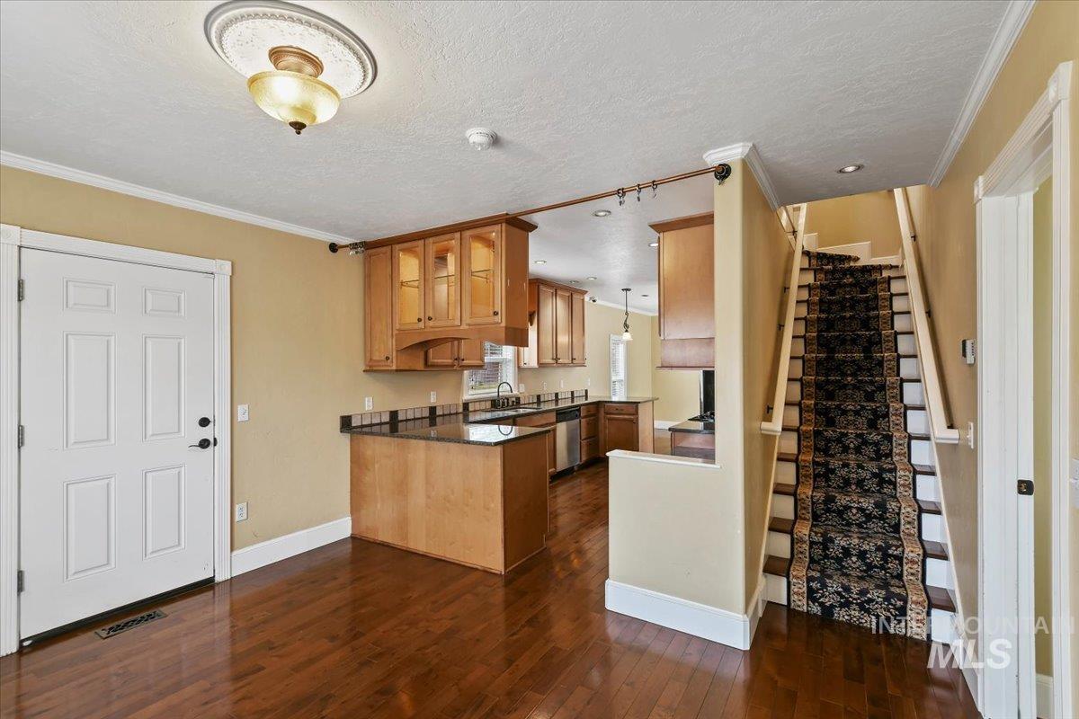 520 N 16th Ave, Nampa, Idaho 83687, 3 Bedrooms, 3 Bathrooms, Residential For Sale, Price $487,000,MLS 98969582