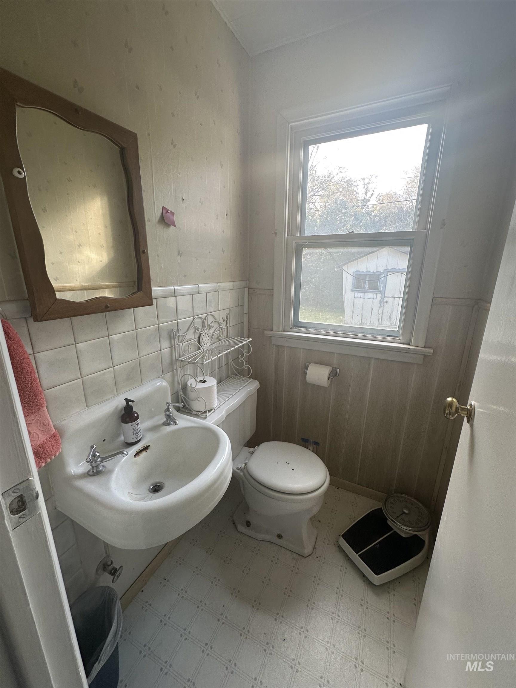 435 S 10th E, Mountain Home, Idaho 83647, 3 Bedrooms, 1.5 Bathrooms, Residential For Sale, Price $256,000, 98969604