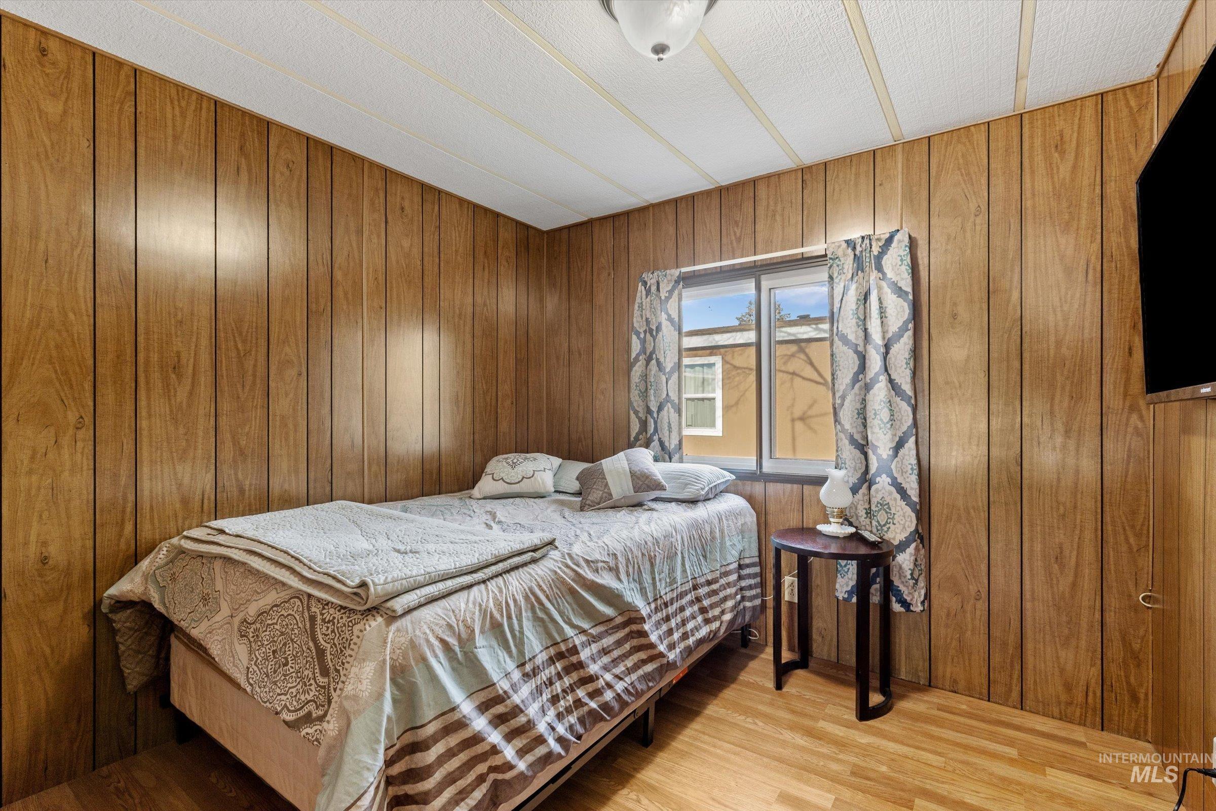 Flex with wood finished floors and wooden walls. No closet but could be used as a temporary bedroom for visitors.