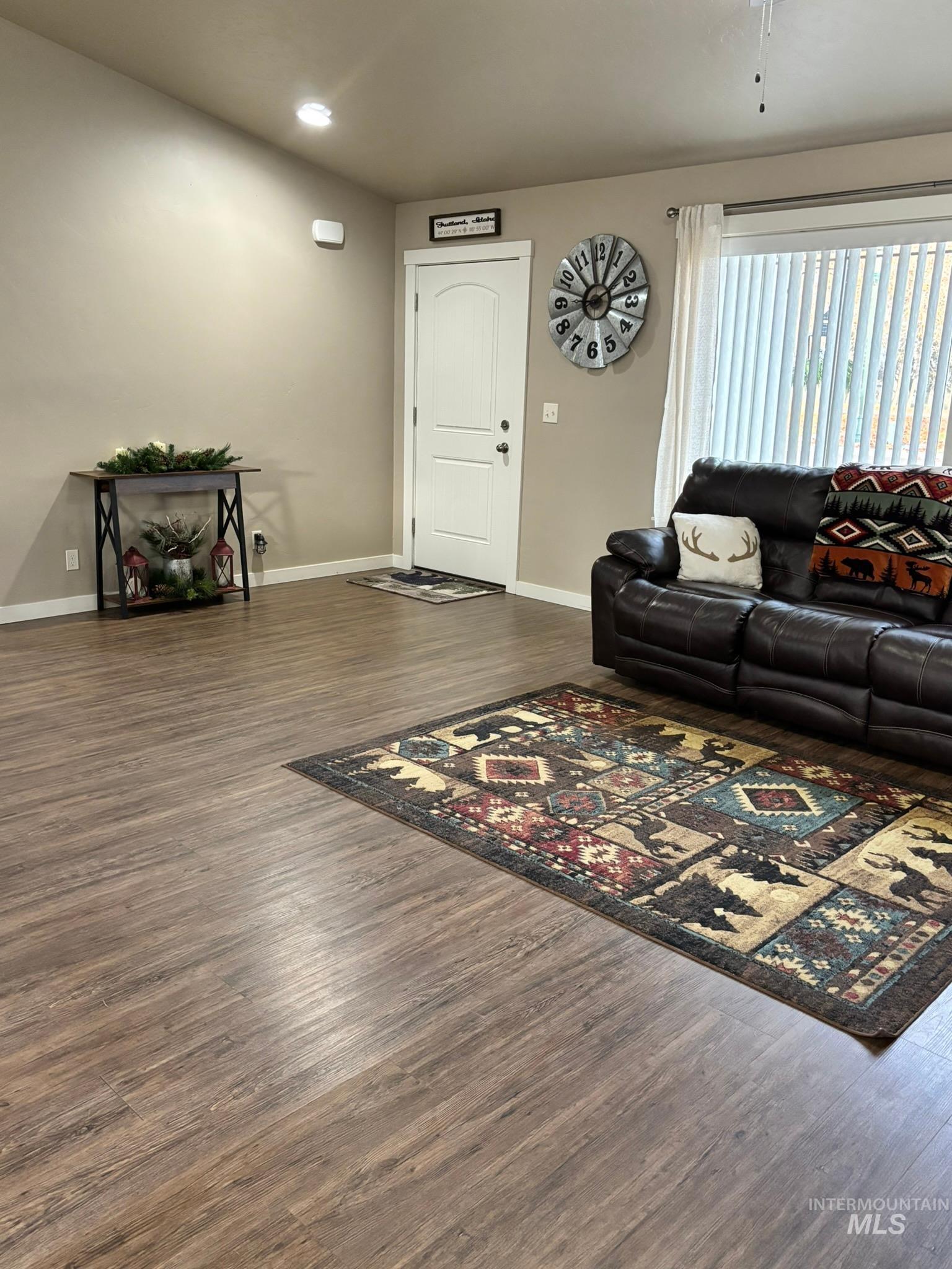 1506 Cottonwood Dr, Fruitland, Idaho 83619, 4 Bedrooms, 2 Bathrooms, Residential For Sale, Price $459,900,MLS 98969609