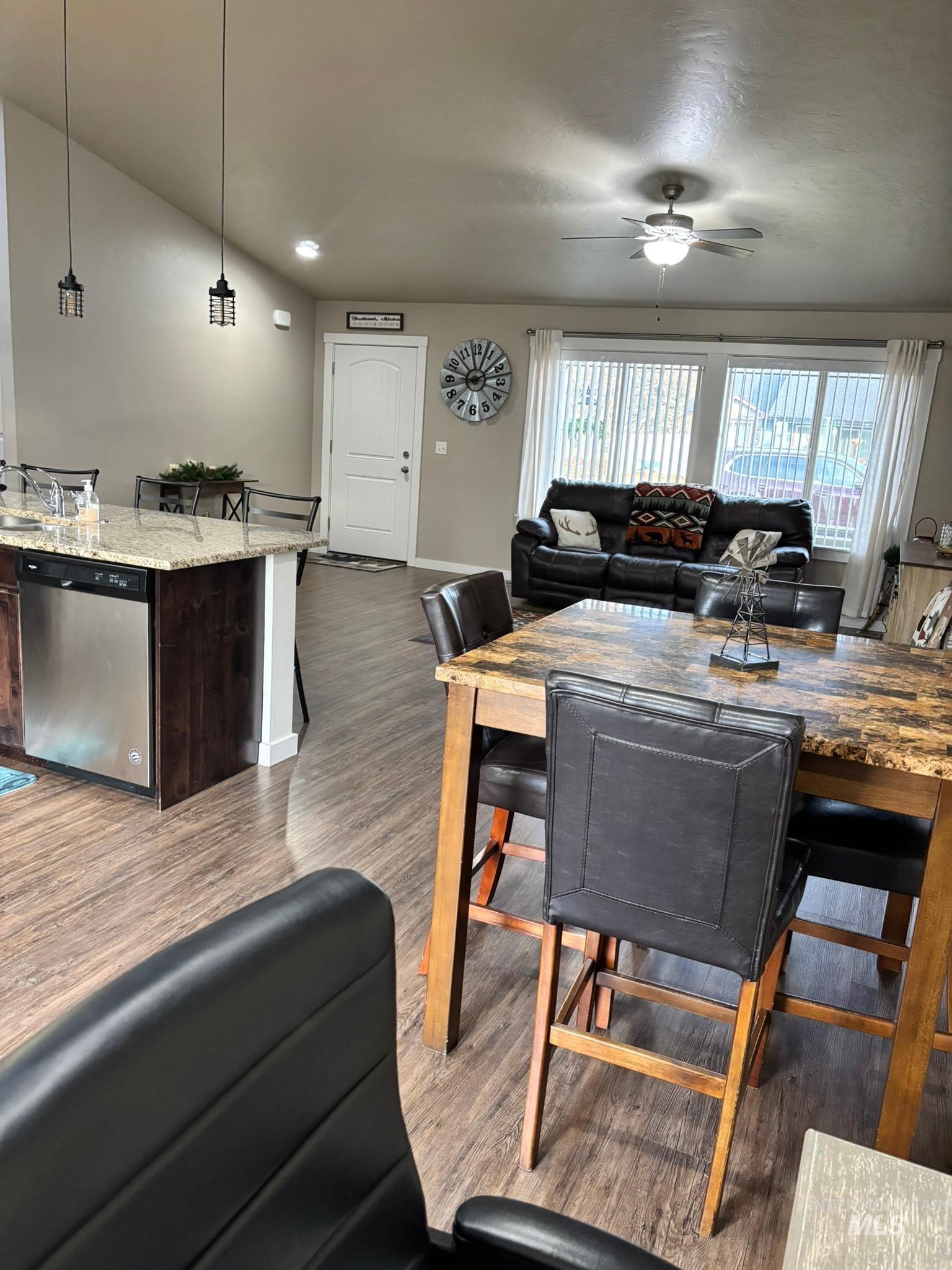 1506 Cottonwood Dr, Fruitland, Idaho 83619, 4 Bedrooms, 2 Bathrooms, Residential For Sale, Price $459,900,MLS 98969609