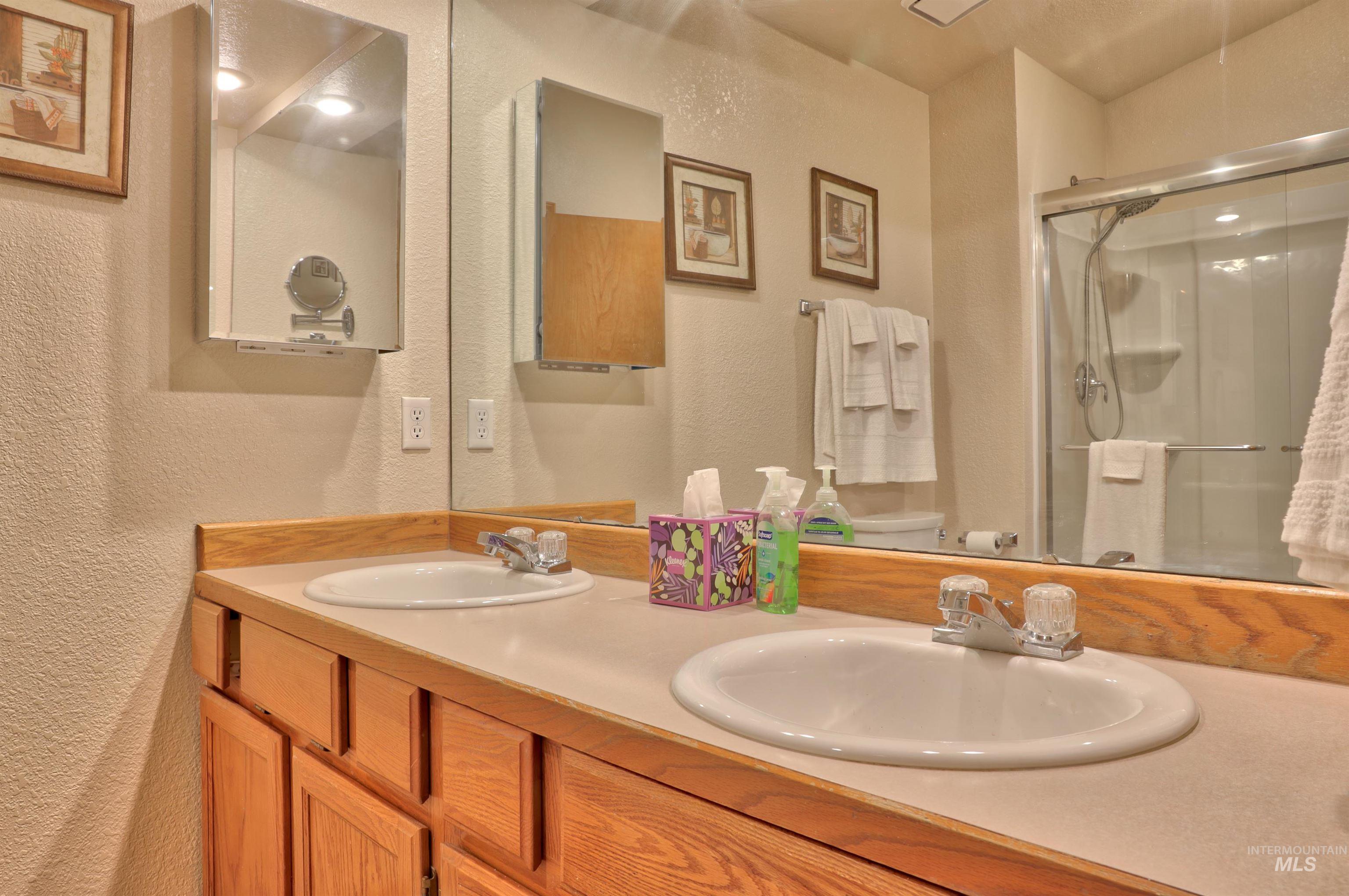 2051 N Applewood Place, Meridian, Idaho 83642-5736, 3 Bedrooms, 2 Bathrooms, Residential For Sale, Price $500,000,MLS 98969615