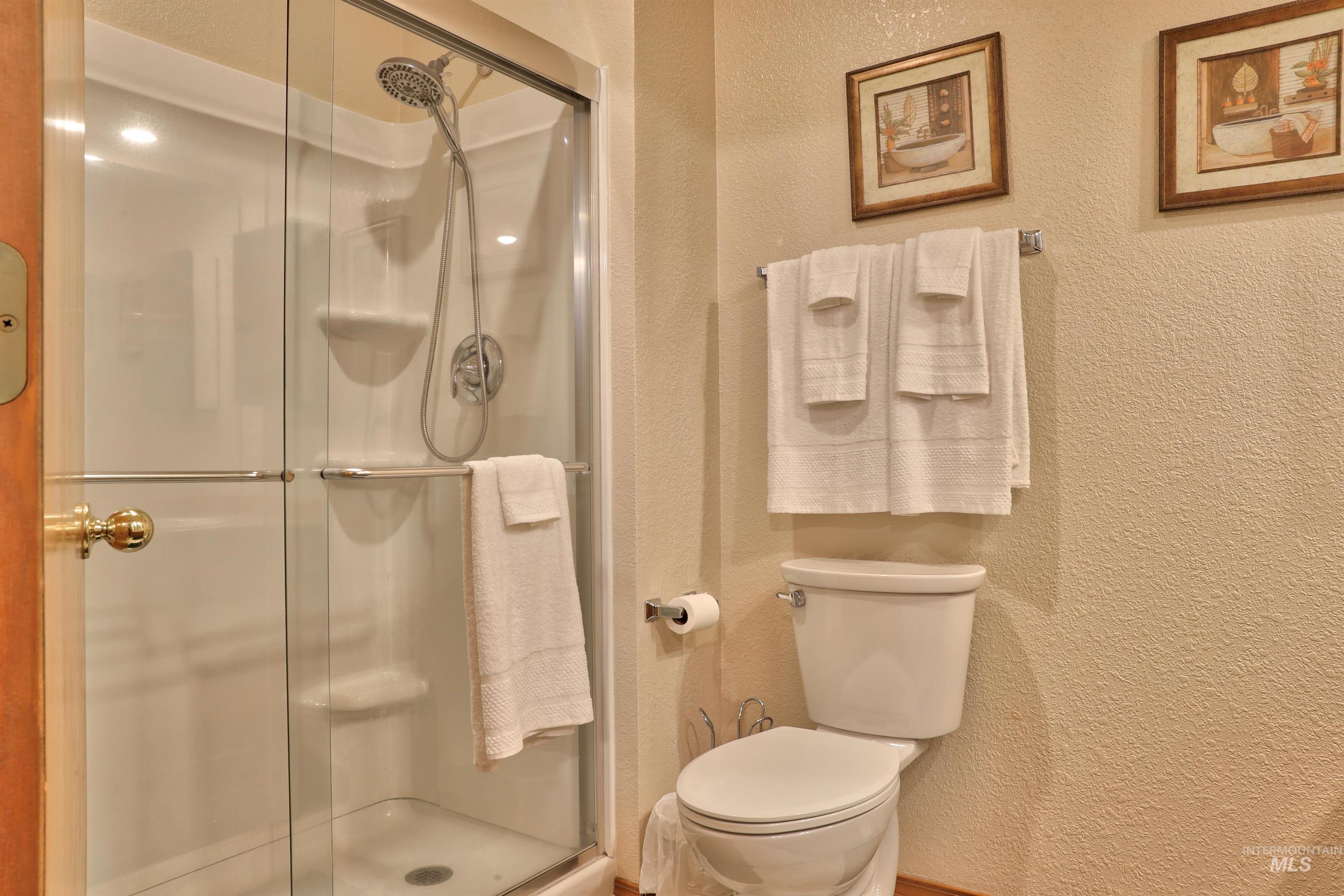 2051 N Applewood Place, Meridian, Idaho 83642-5736, 3 Bedrooms, 2 Bathrooms, Residential For Sale, Price $500,000,MLS 98969615