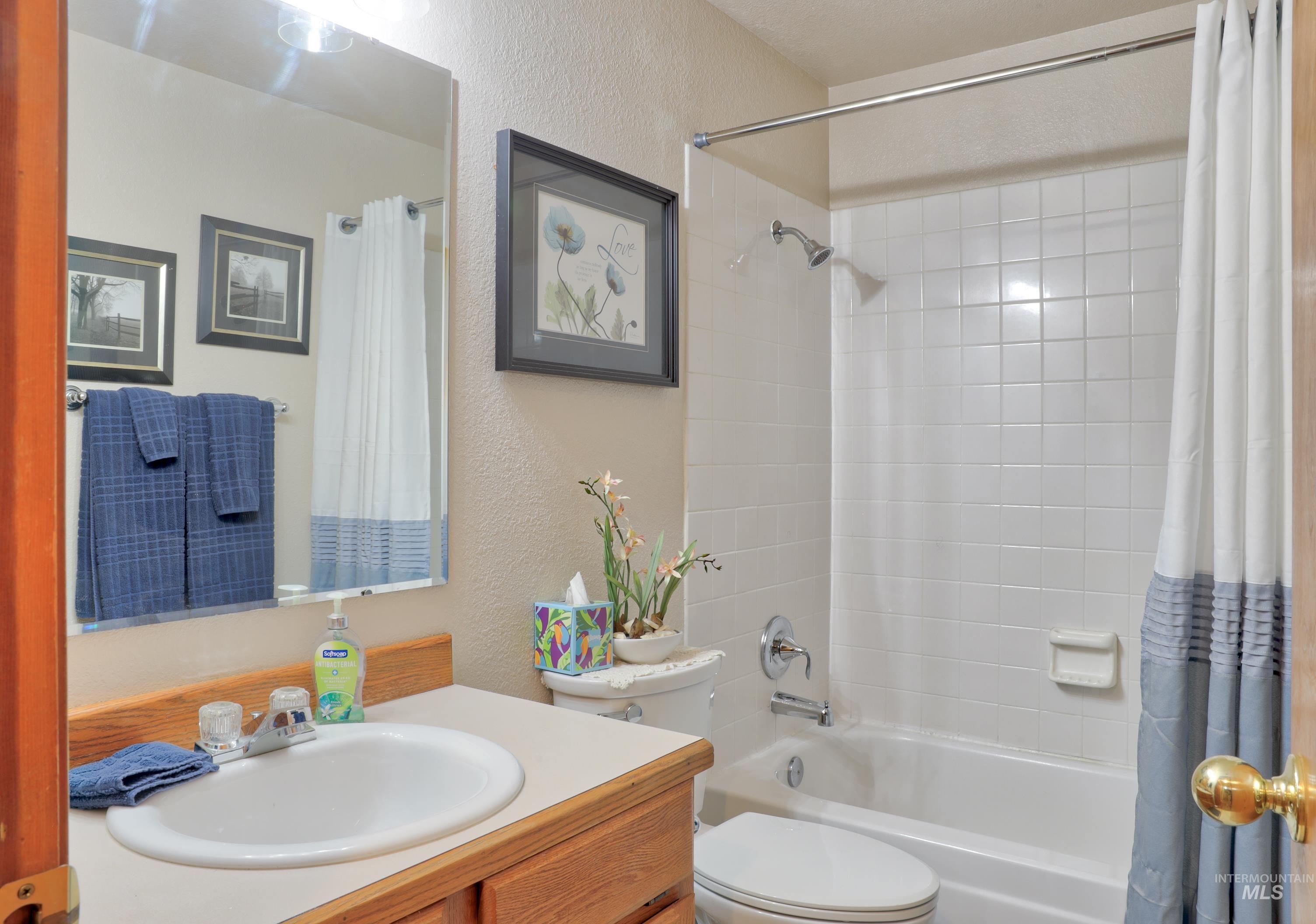 2051 N Applewood Place, Meridian, Idaho 83642-5736, 3 Bedrooms, 2 Bathrooms, Residential For Sale, Price $500,000,MLS 98969615