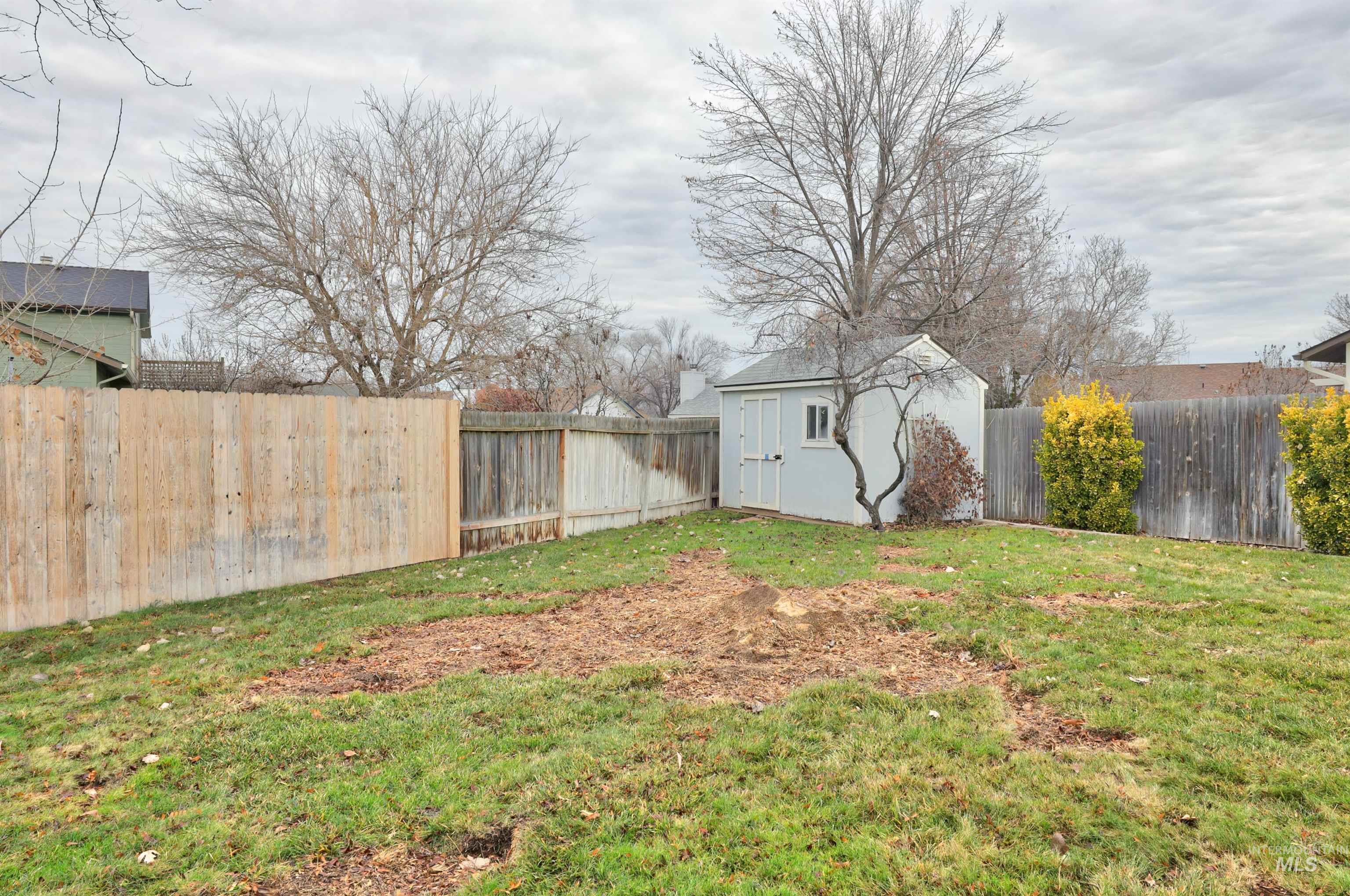 2051 N Applewood Place, Meridian, Idaho 83642-5736, 3 Bedrooms, 2 Bathrooms, Residential For Sale, Price $500,000,MLS 98969615