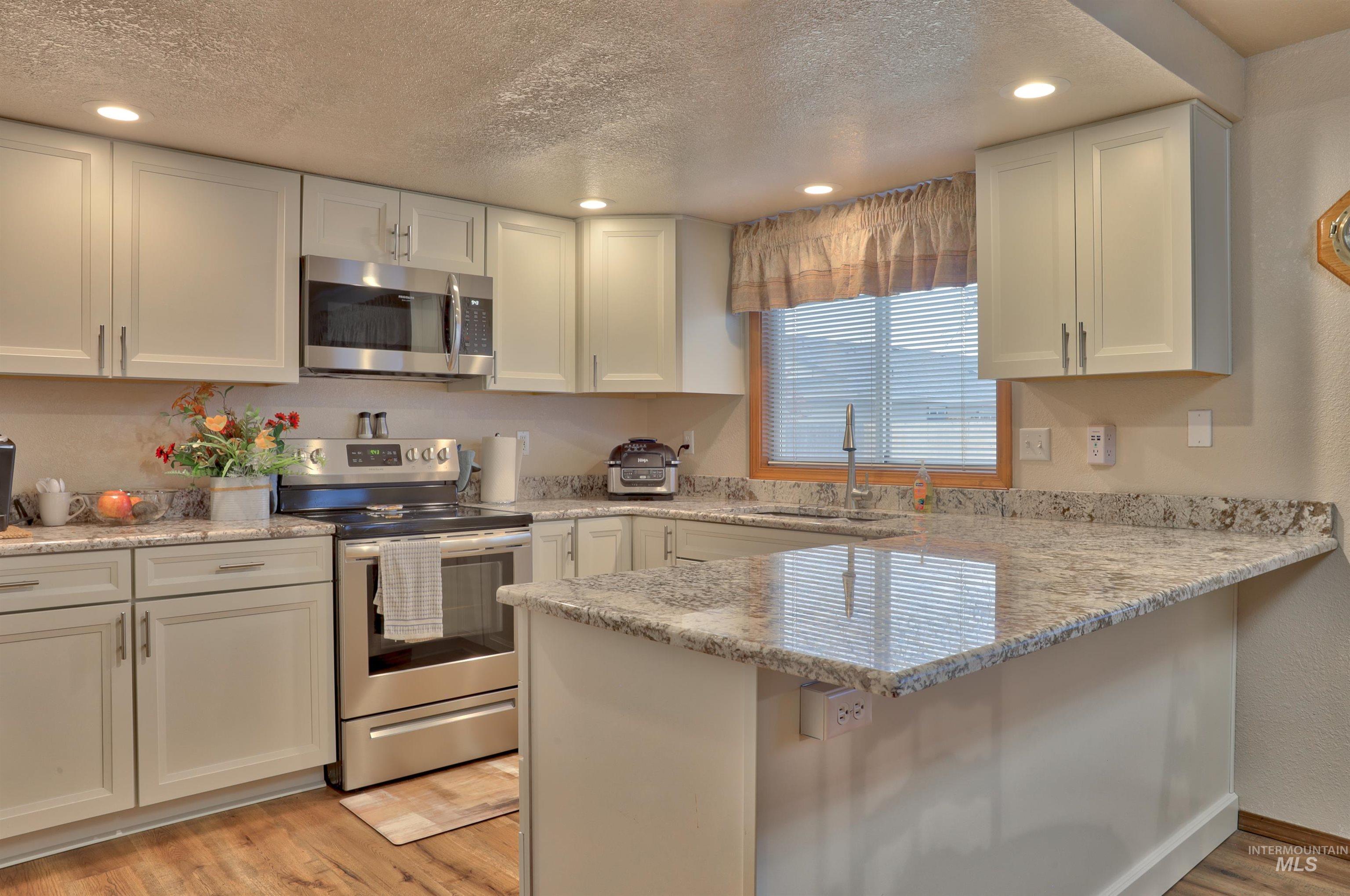 2051 N Applewood Place, Meridian, Idaho 83642-5736, 3 Bedrooms, 2 Bathrooms, Residential For Sale, Price $500,000,MLS 98969615