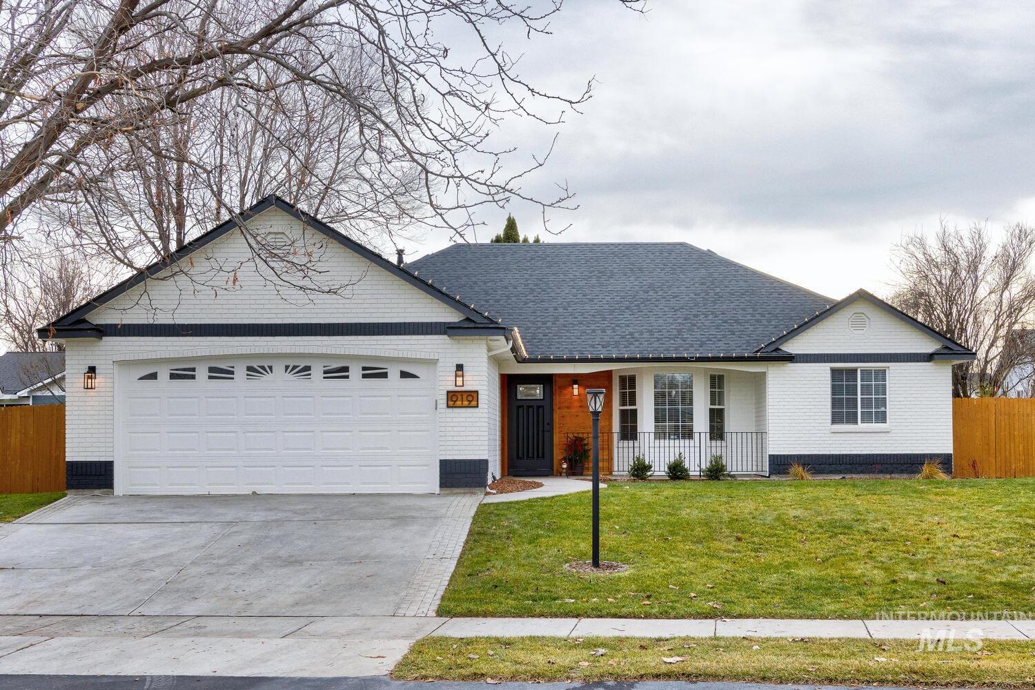 919 Muirfield, Nampa, Idaho 83686, 4 Bedrooms, 2 Bathrooms, Residential For Sale, Price $433,700,MLS 98969617