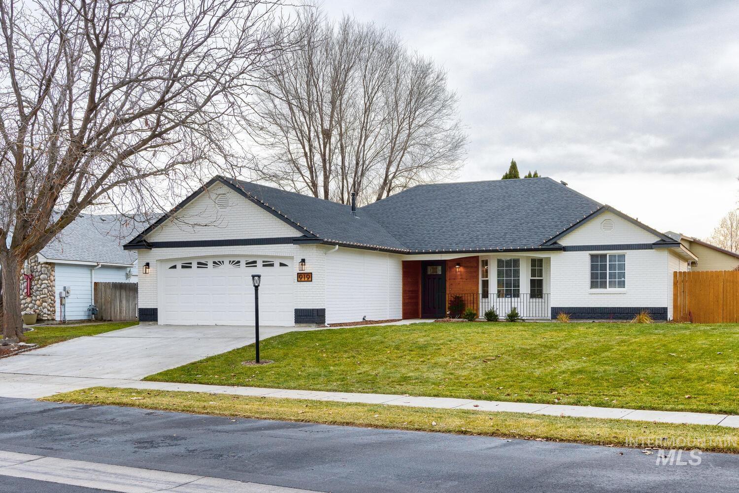 919 Muirfield, Nampa, Idaho 83686, 4 Bedrooms, 2 Bathrooms, Residential For Sale, Price $433,700,MLS 98969617